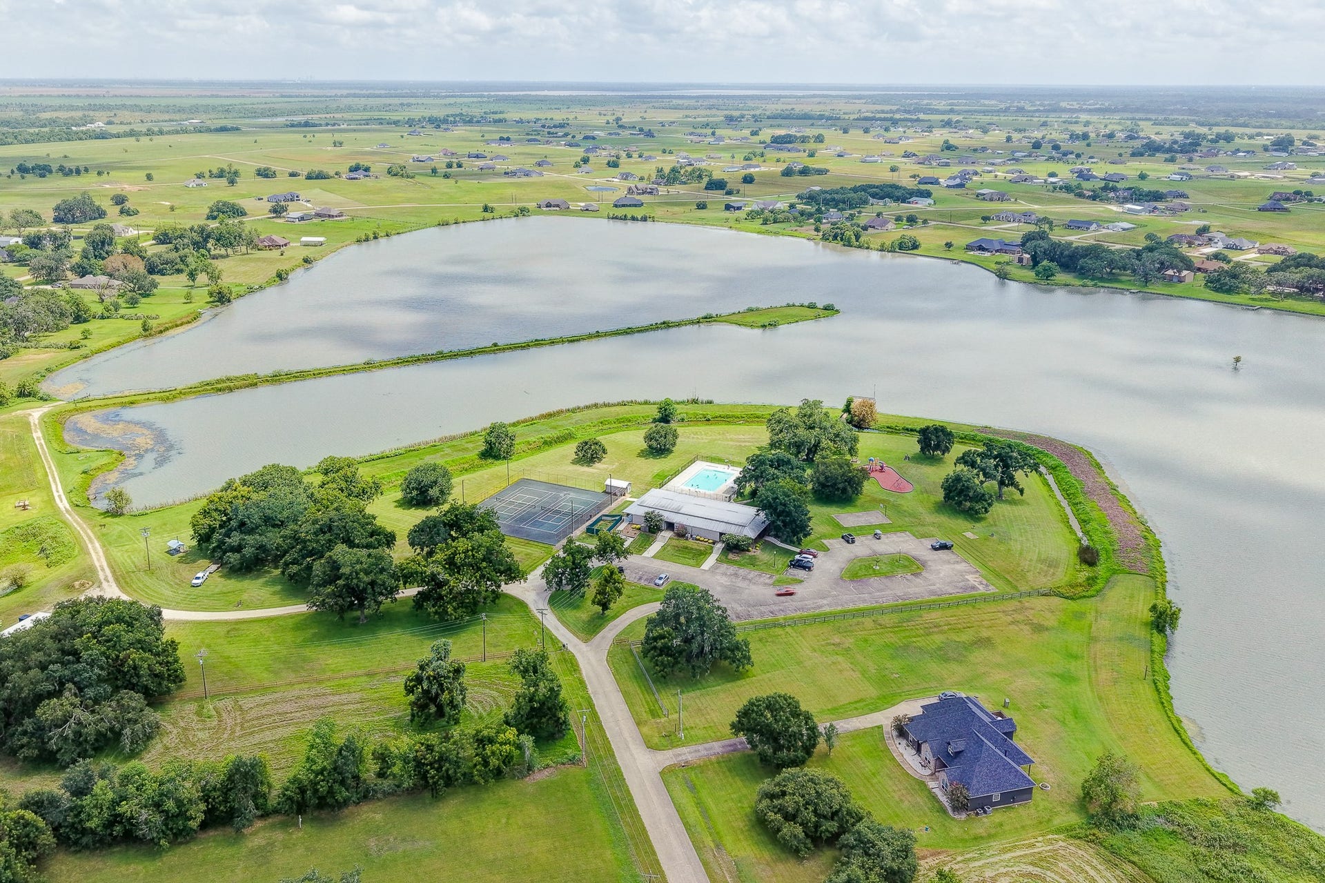 1601 Old Henry Court, Angleton, TX 77515