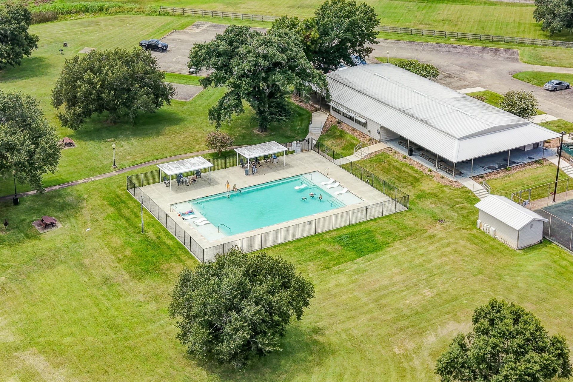 1601 Old Henry Court, Angleton, TX 77515
