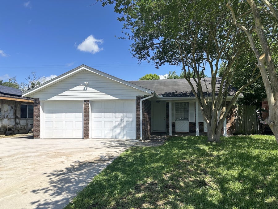 Property photo for 934 Bacliff Drive, Bacliff, TX
