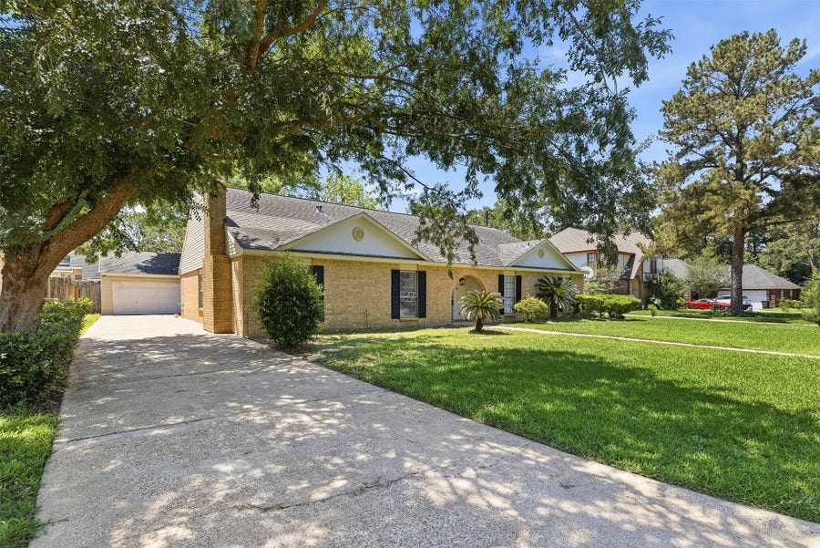 Property photo for 20011 Sweetgum Forest Drive, Humble, TX