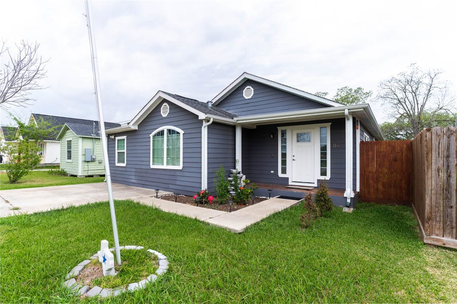 Property photo for 119 S Carroll Street, La Porte, TX