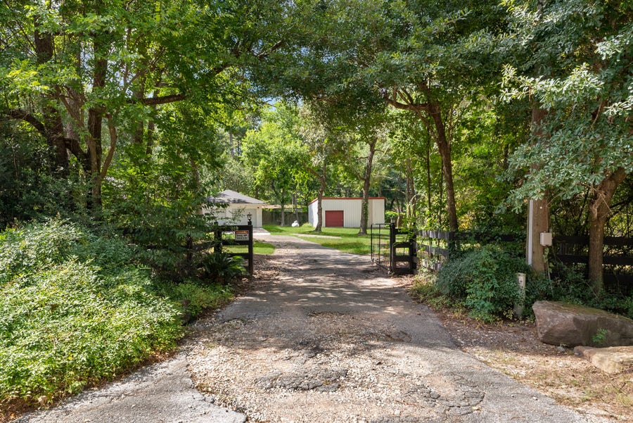 Property photo for 618 W Rollingwood Street, Pinehurst, TX