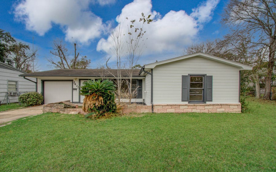 Property photo for 2417 Pecan Street, Dickinson, TX