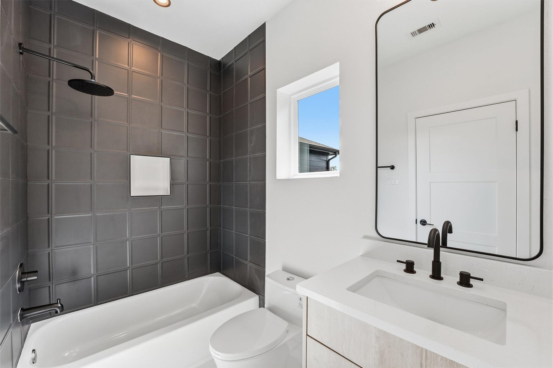 3708 Glenrose Street, #AB, Houston, TX 77051 UNIT B.