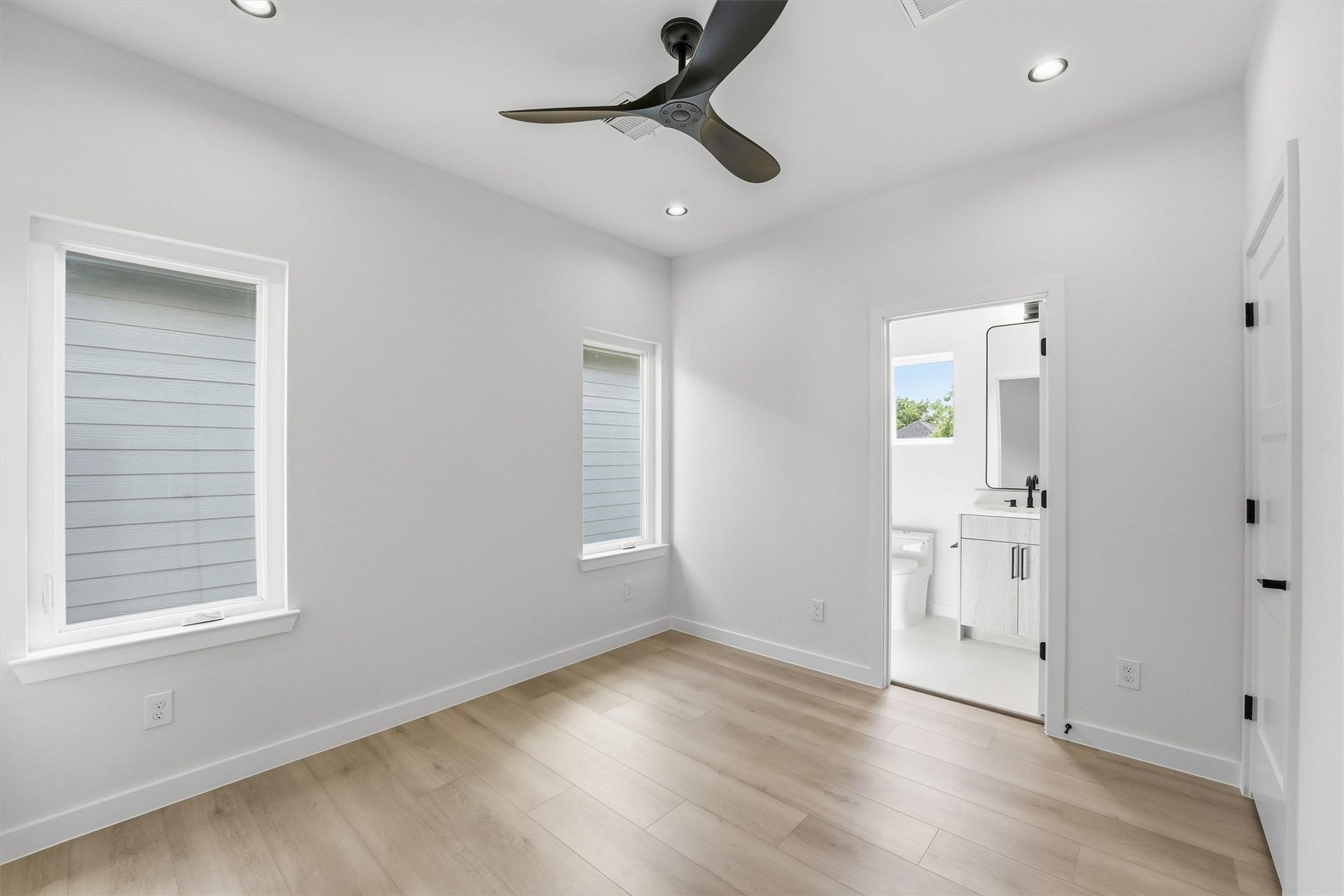 3708 Glenrose Street, #AB, Houston, TX 77051 UNIT B.