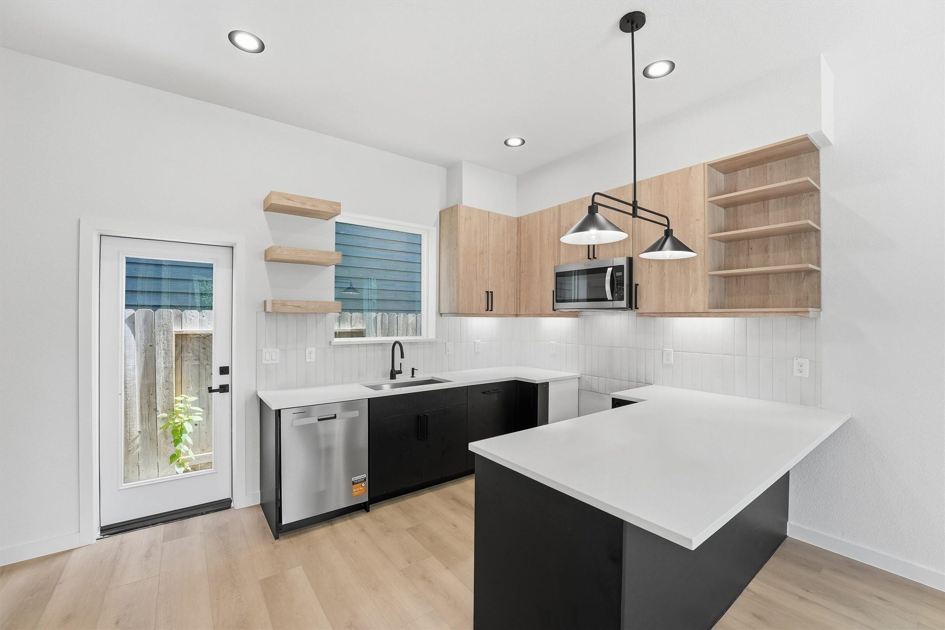 3708 Glenrose Street, #AB, Houston, TX 77051 UNIT B.