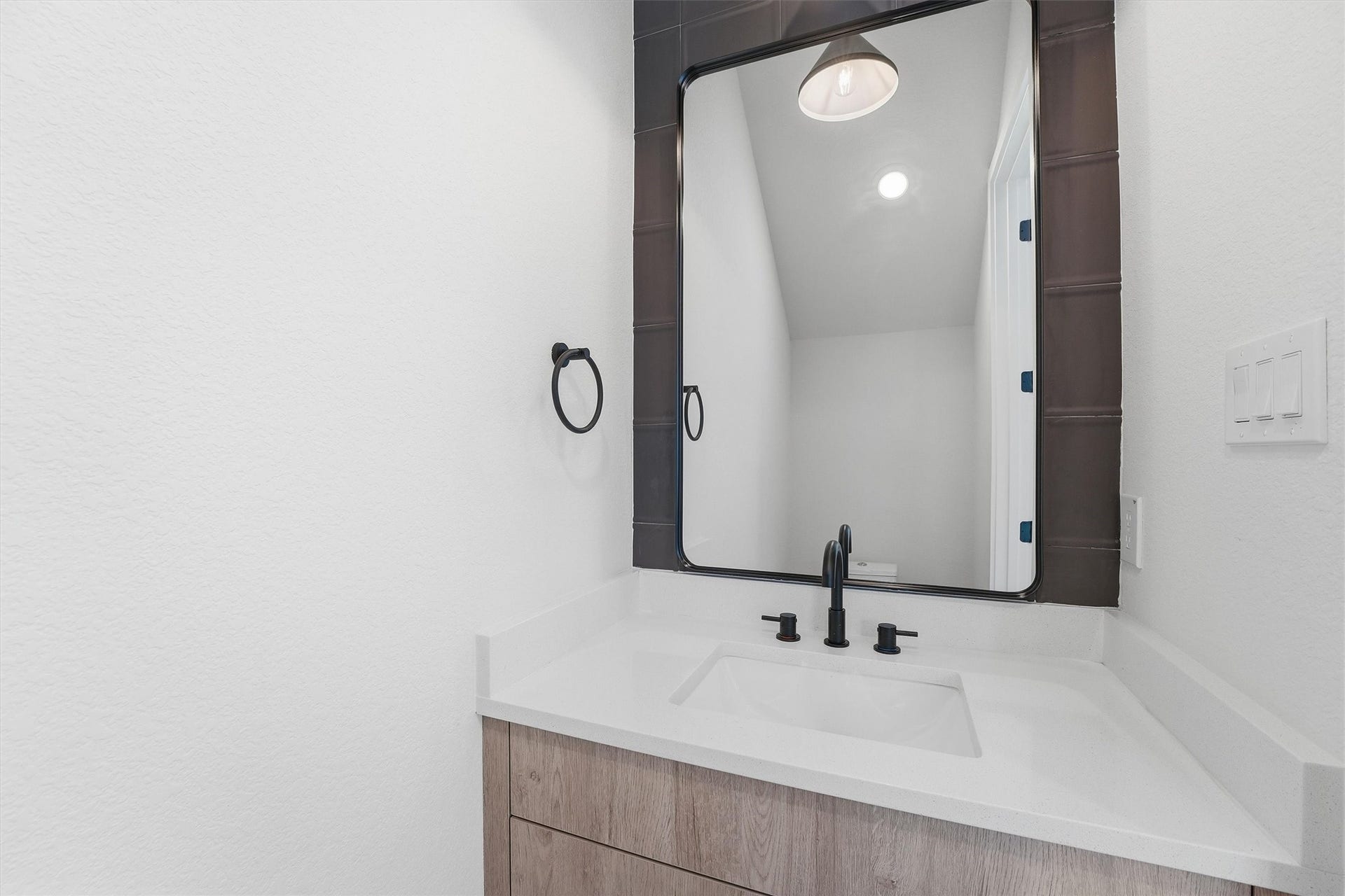 3708 Glenrose Street, #AB, Houston, TX 77051 UNIT B.