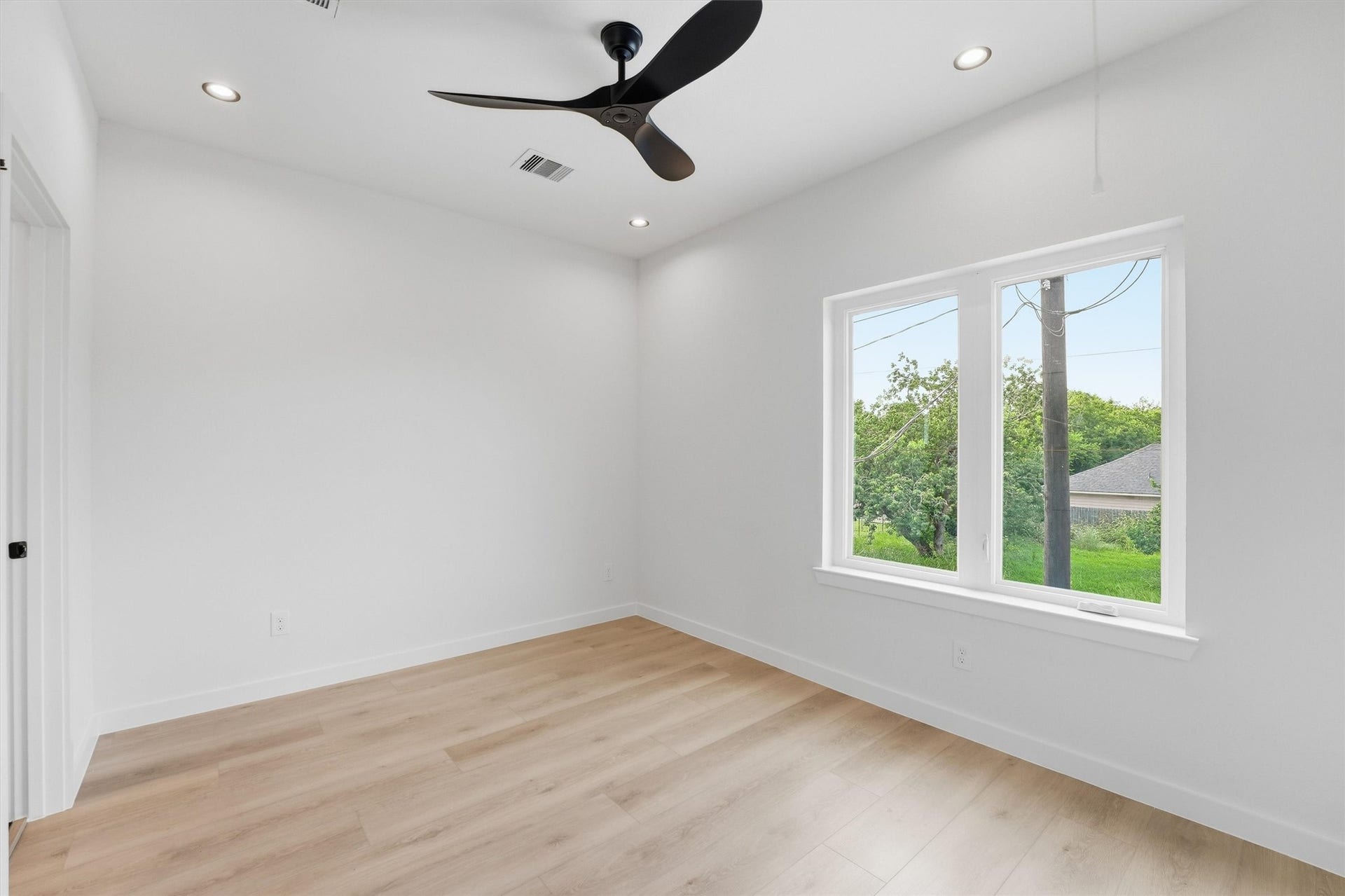 3708 Glenrose Street, #AB, Houston, TX 77051 UNIT B.