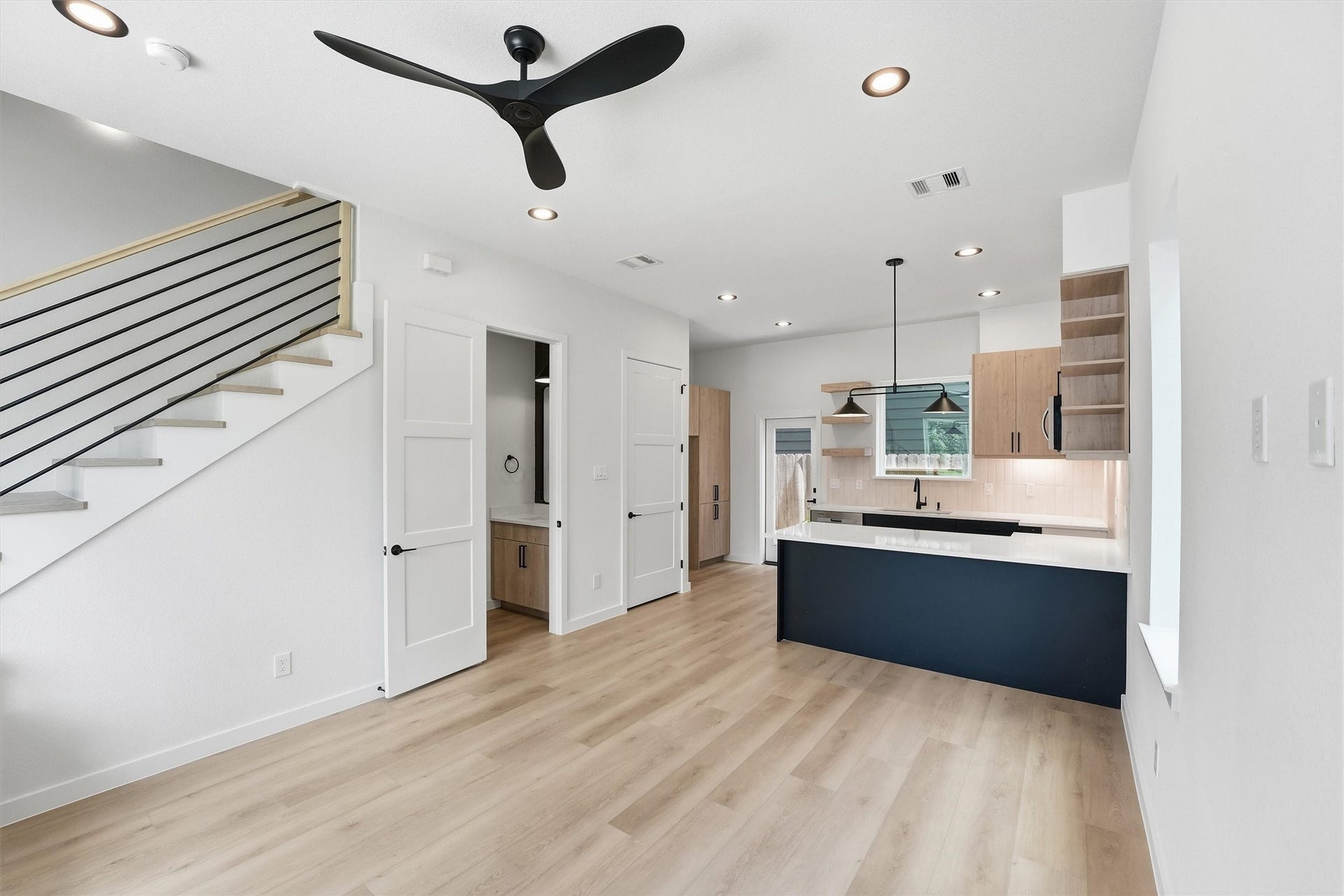 3708 Glenrose Street, #AB, Houston, TX 77051 UNIT B.