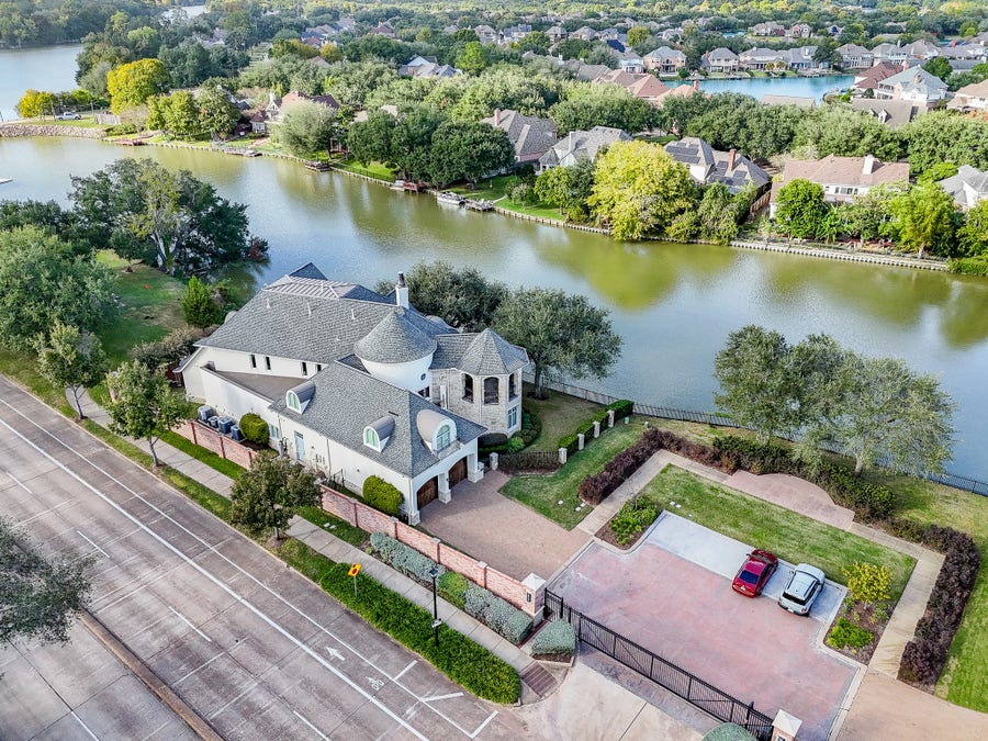 Property photo for 15710 Creek Bend Drive, Sugar Land, TX