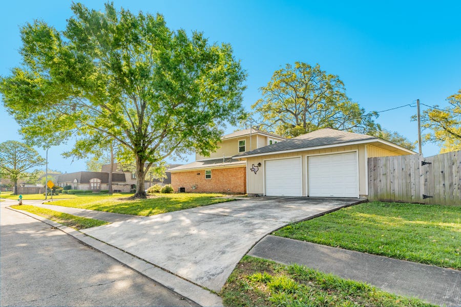 Property photo for 52 S Bachelor Button Street, Lake Jackson, TX