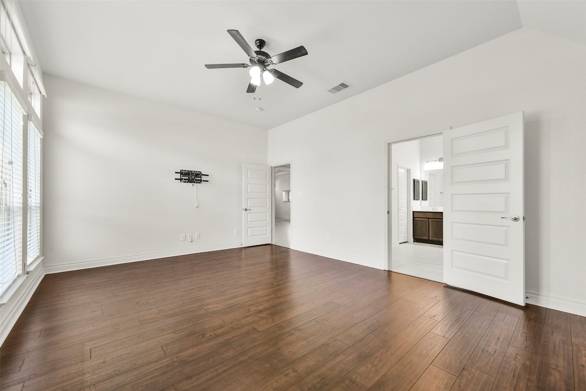 13615 Imperial Island Lane, Pearland, TX 77584 Other view of primary bedroom