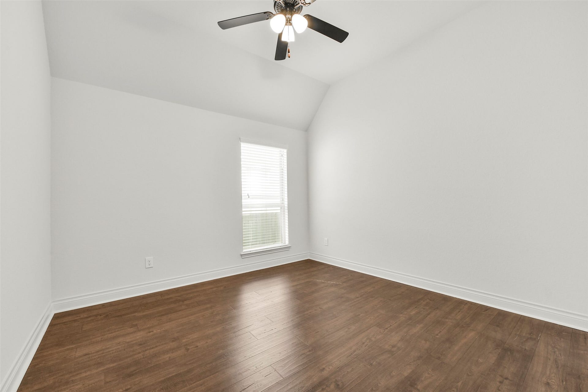 13615 Imperial Island Lane, Pearland, TX 77584 Bedroom 3