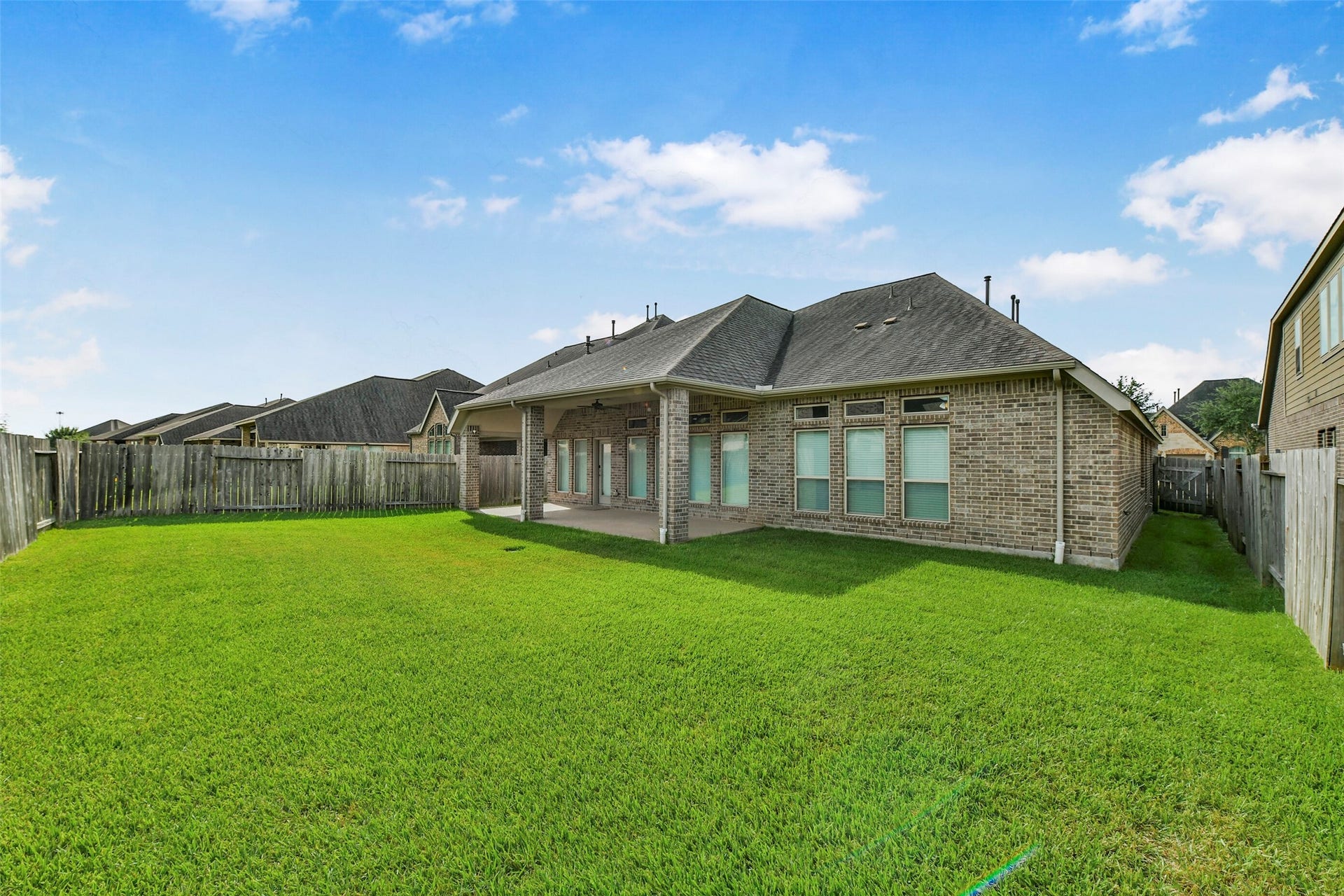 13615 Imperial Island Lane, Pearland, TX 77584 Generous yard space