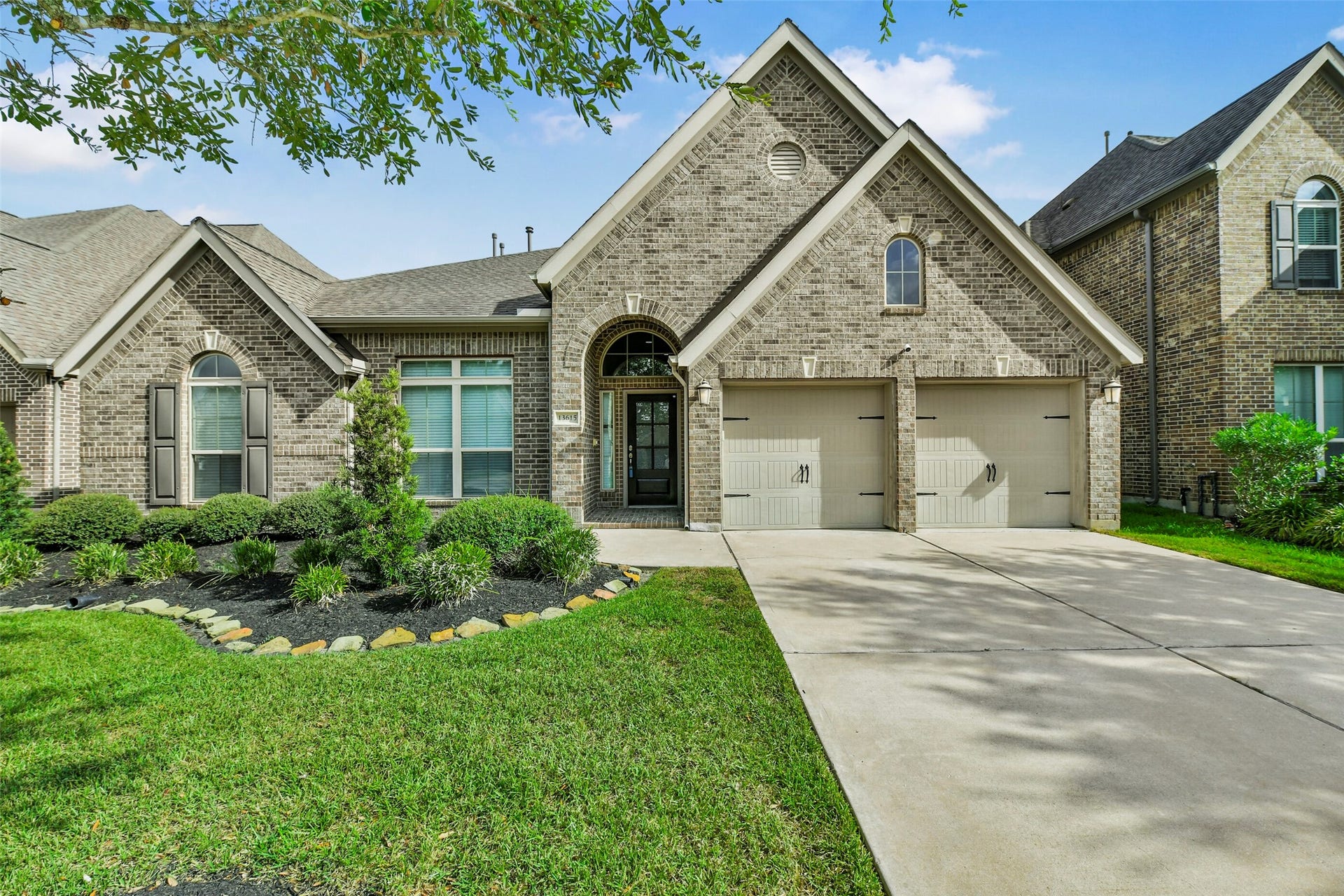 13615 Imperial Island Lane, Pearland, TX 77584 Gorgeous curb appeal