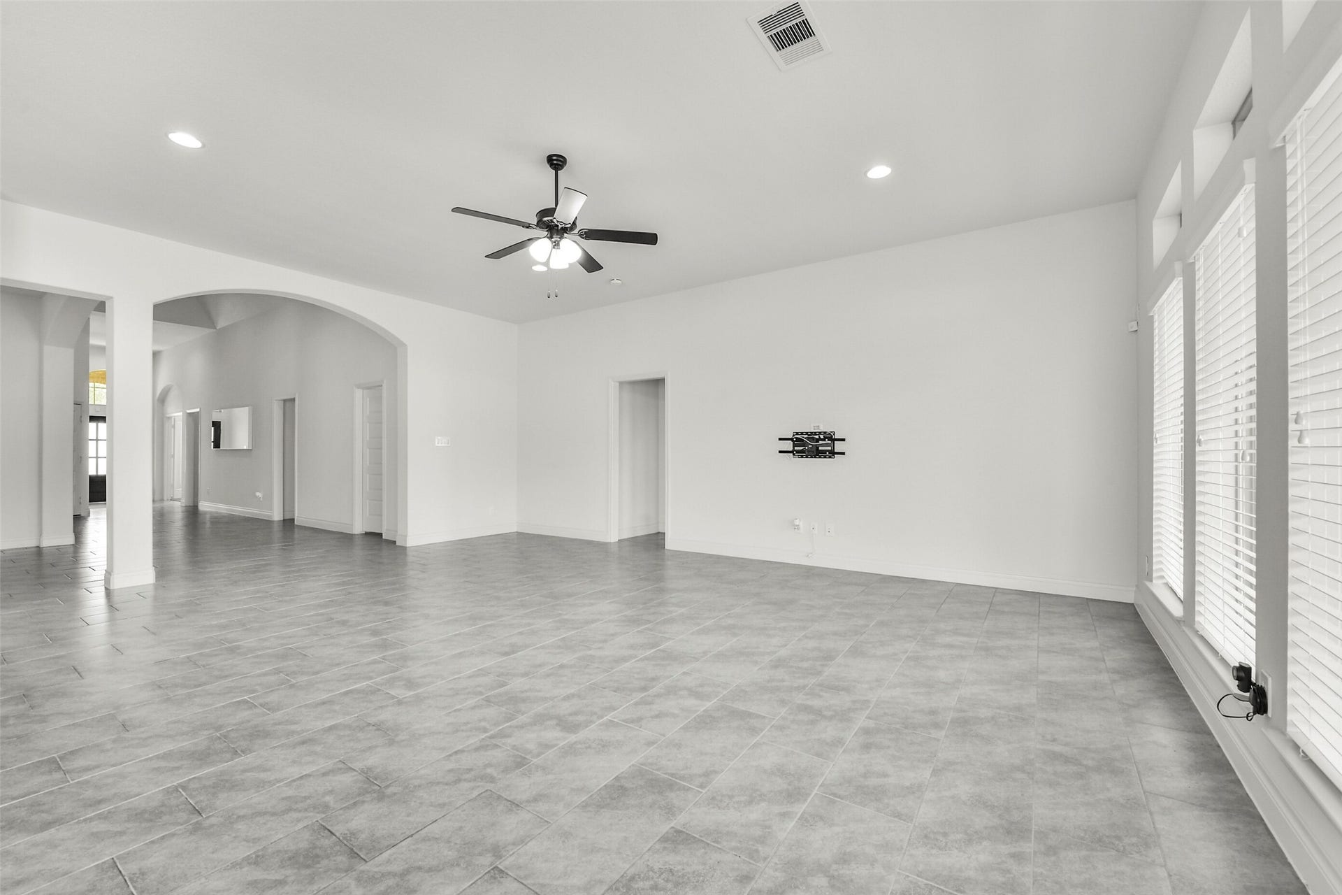 13615 Imperial Island Lane, Pearland, TX 77584 Open concept that flows beautifully