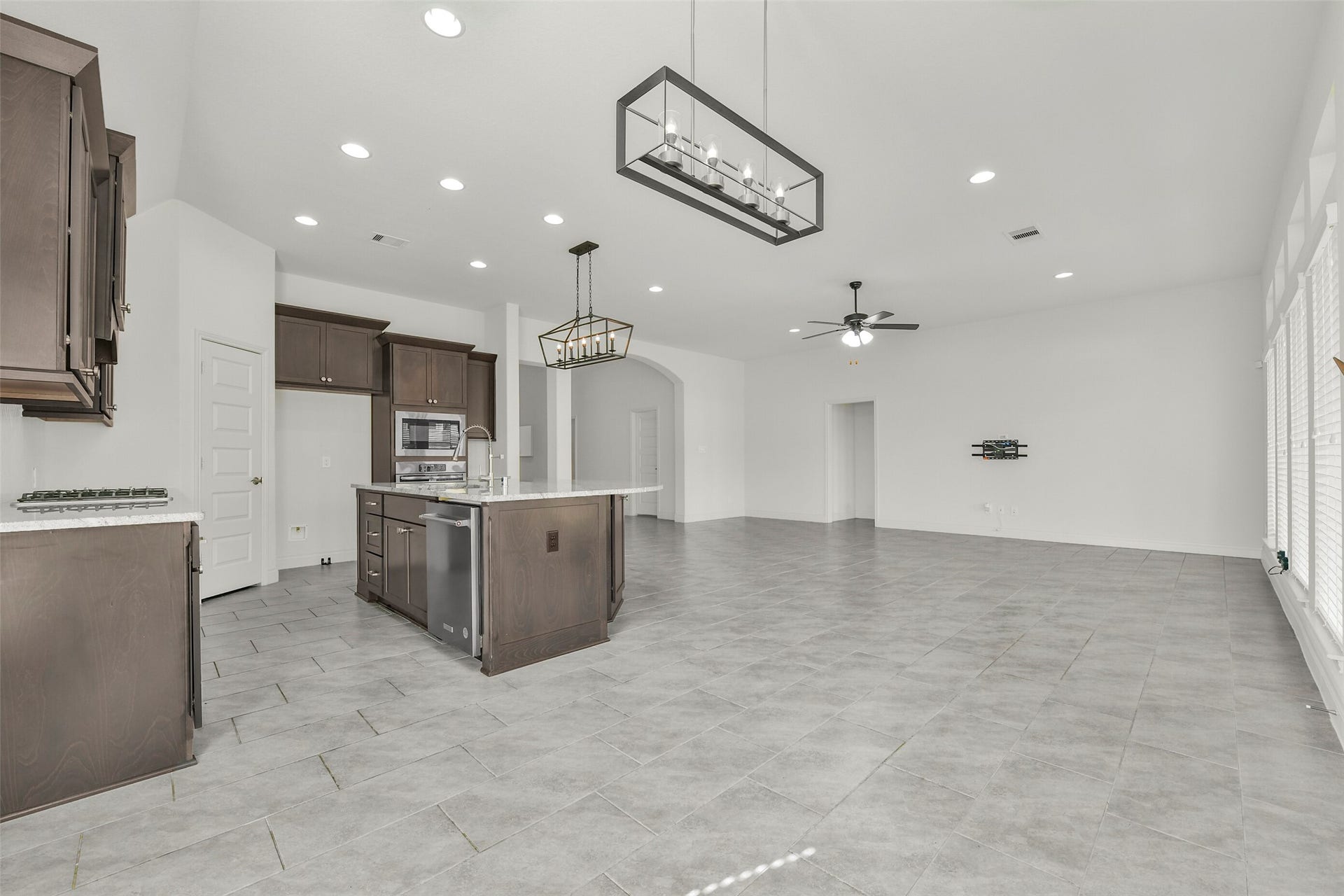 13615 Imperial Island Lane, Pearland, TX 77584 Breakfast area