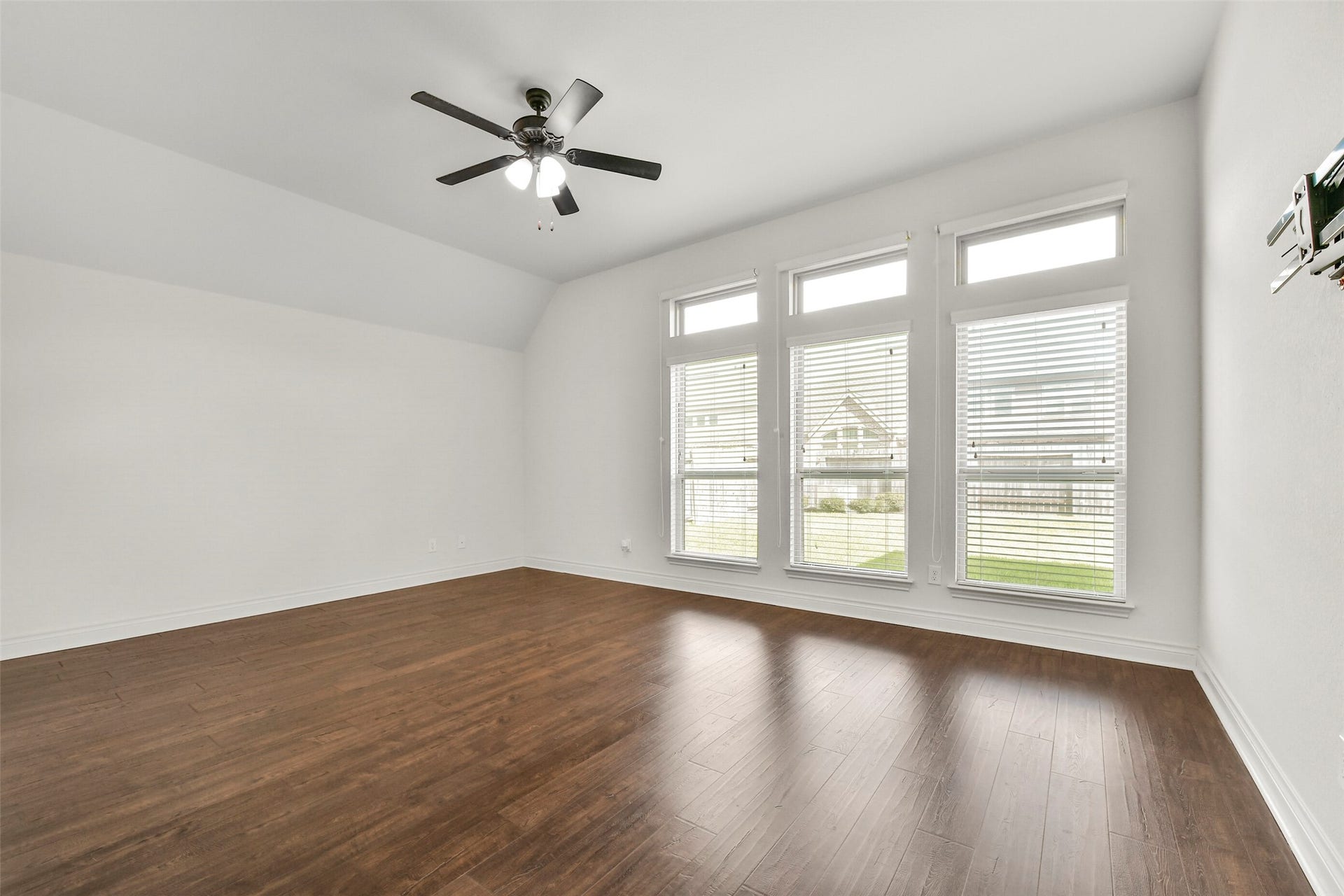 13615 Imperial Island Lane, Pearland, TX 77584 Primary bedroom