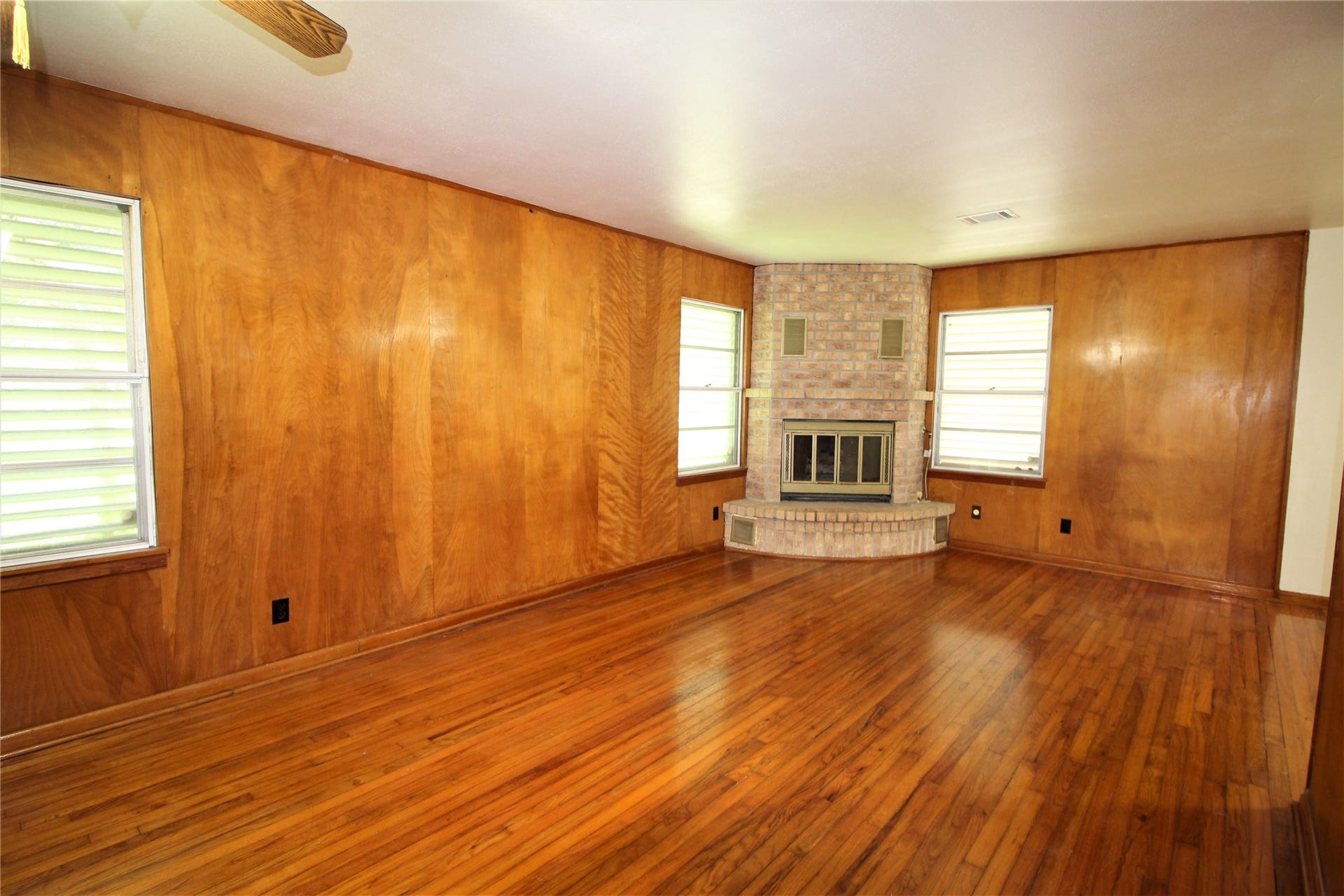 2428 Corbett Street, La Marque, TX 77568 2428 Corbett Street, La Marque, TX 77568