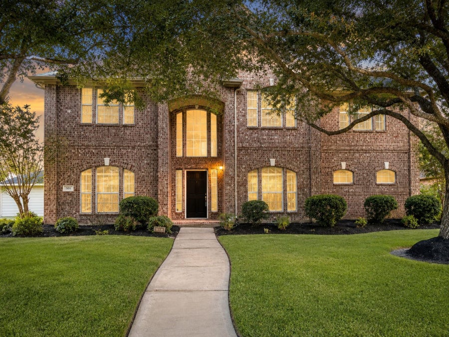 Property photo for 501 Falcon Lake Drive, Friendswood, TX