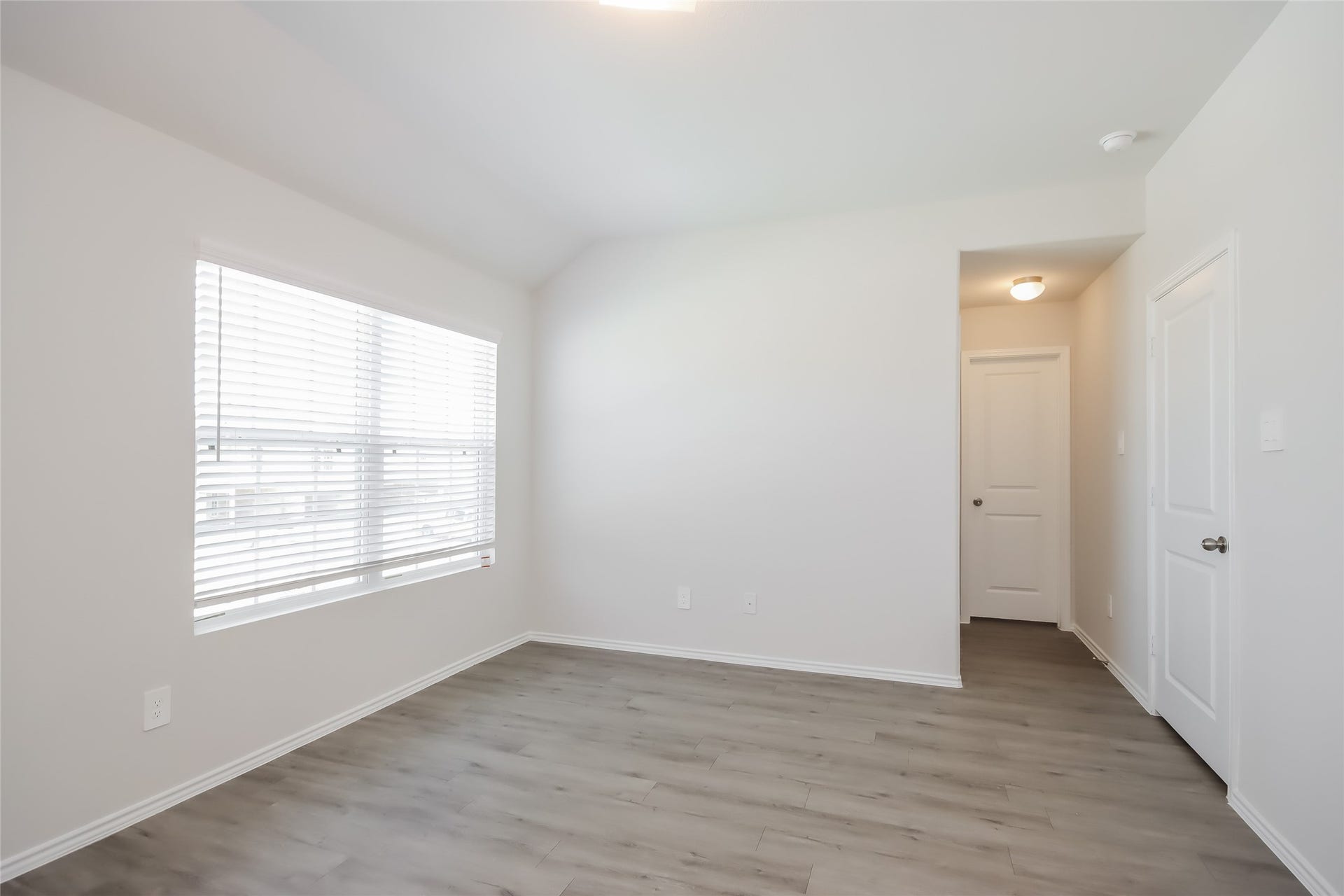 4822 Sessile Trail, Spring, TX 77373 Photos may be representative of the floor plan and not the exact home. Finishes, layout, and features of the actual property for lease may vary.