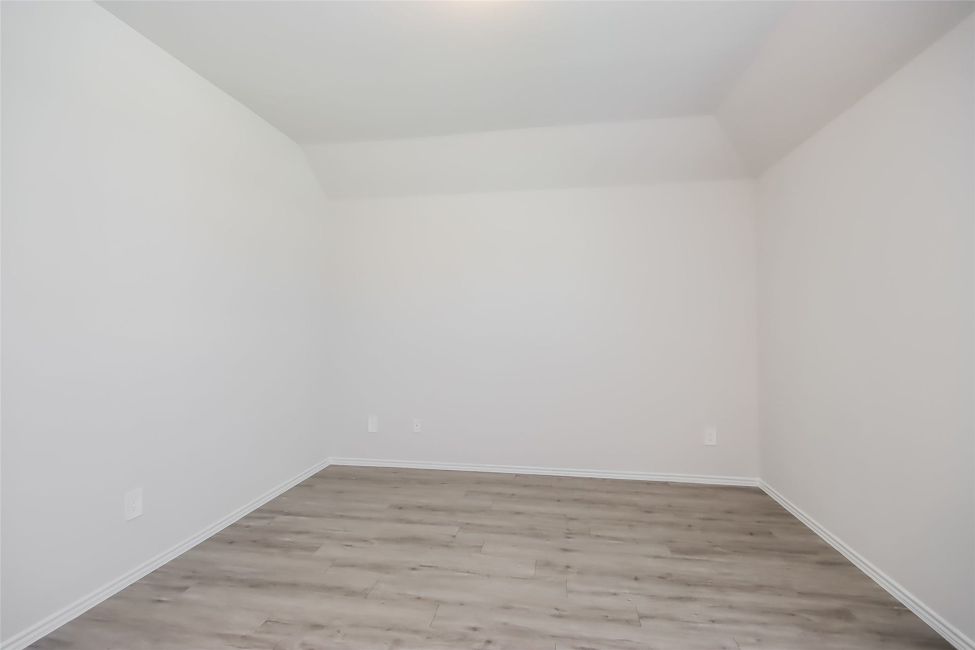 4822 Sessile Trail, Spring, TX 77373 Photos may be representative of the floor plan and not the exact home. Finishes, layout, and features of the actual property for lease may vary.