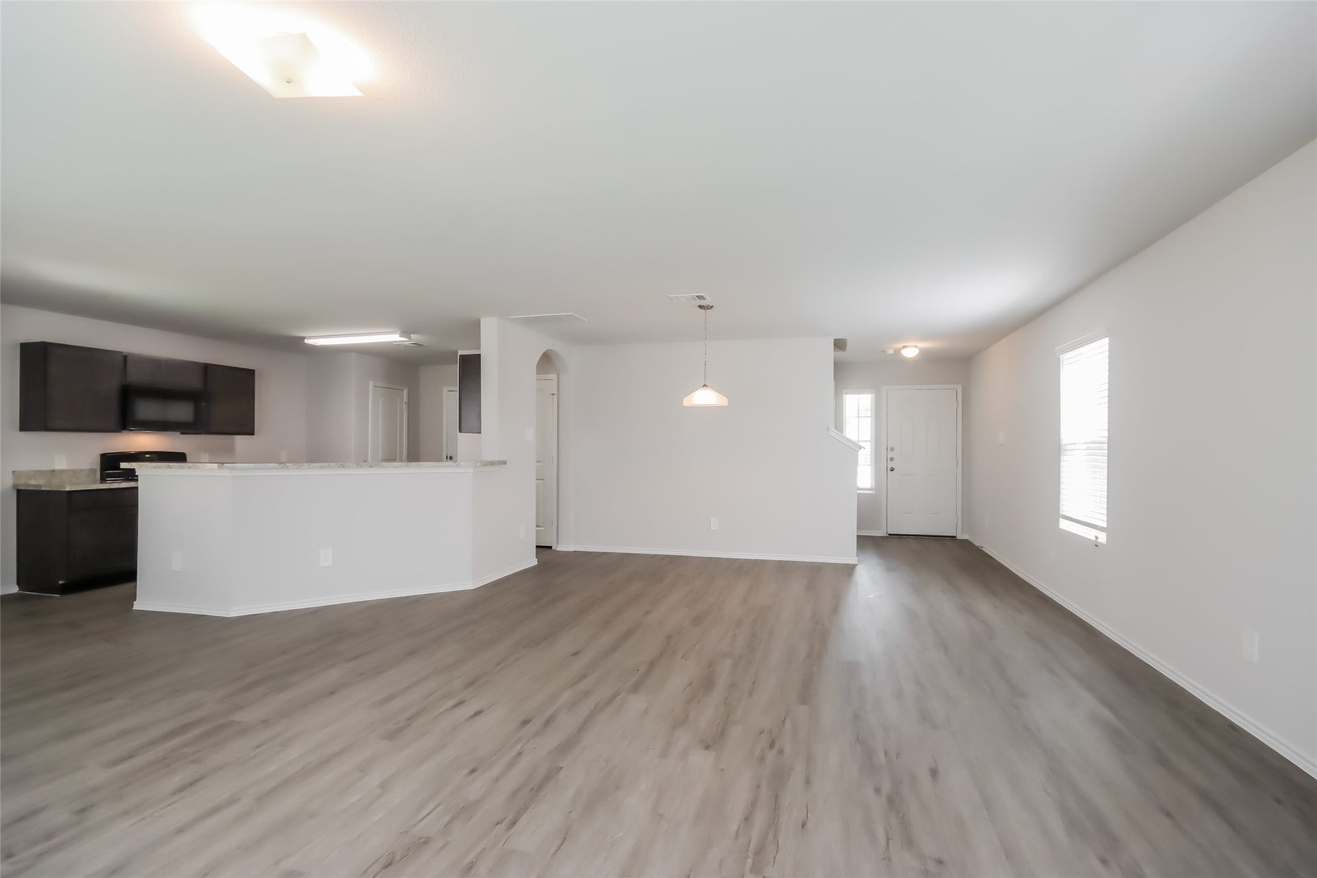 4822 Sessile Trail, Spring, TX 77373 Photos may be representative of the floor plan and not the exact home. Finishes, layout, and features of the actual property for lease may vary.