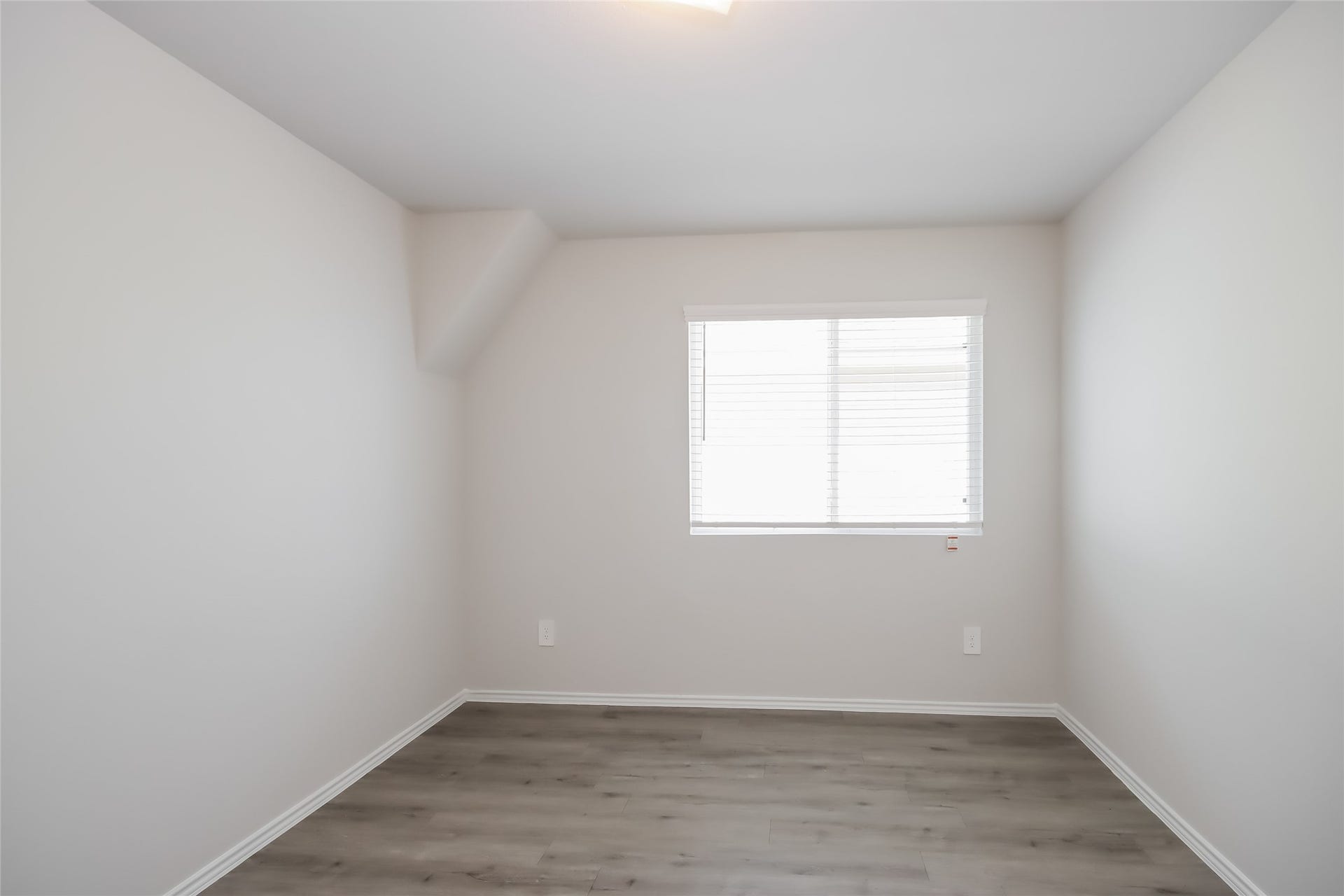 4822 Sessile Trail, Spring, TX 77373 Photos may be representative of the floor plan and not the exact home. Finishes, layout, and features of the actual property for lease may vary.