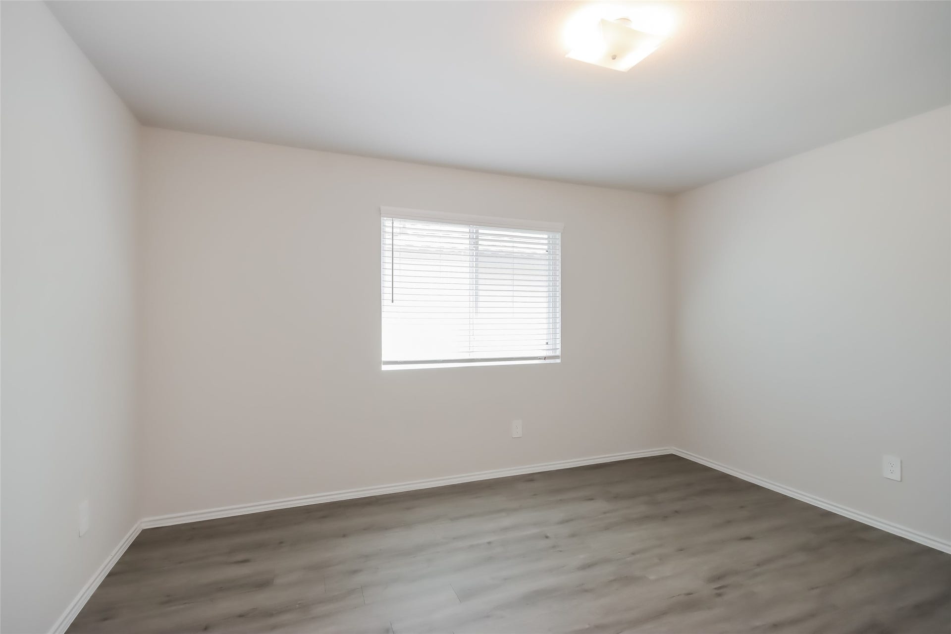4822 Sessile Trail, Spring, TX 77373 Photos may be representative of the floor plan and not the exact home. Finishes, layout, and features of the actual property for lease may vary.