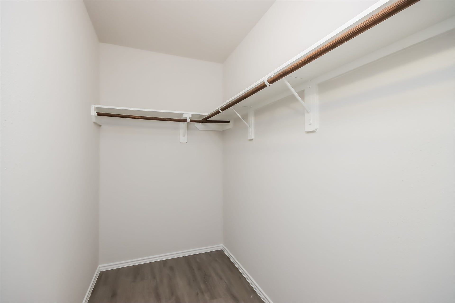 4822 Sessile Trail, Spring, TX 77373 Photos may be representative of the floor plan and not the exact home. Finishes, layout, and features of the actual property for lease may vary.