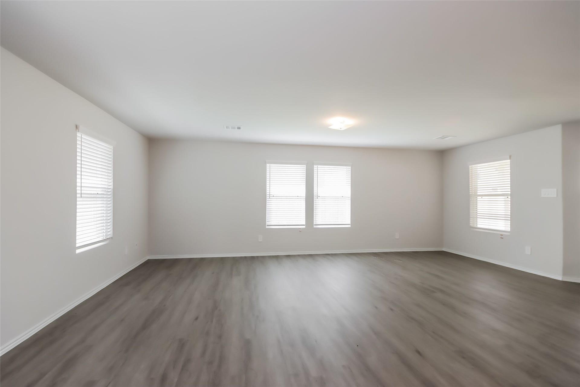 4822 Sessile Trail, Spring, TX 77373 Photos may be representative of the floor plan and not the exact home. Finishes, layout, and features of the actual property for lease may vary.