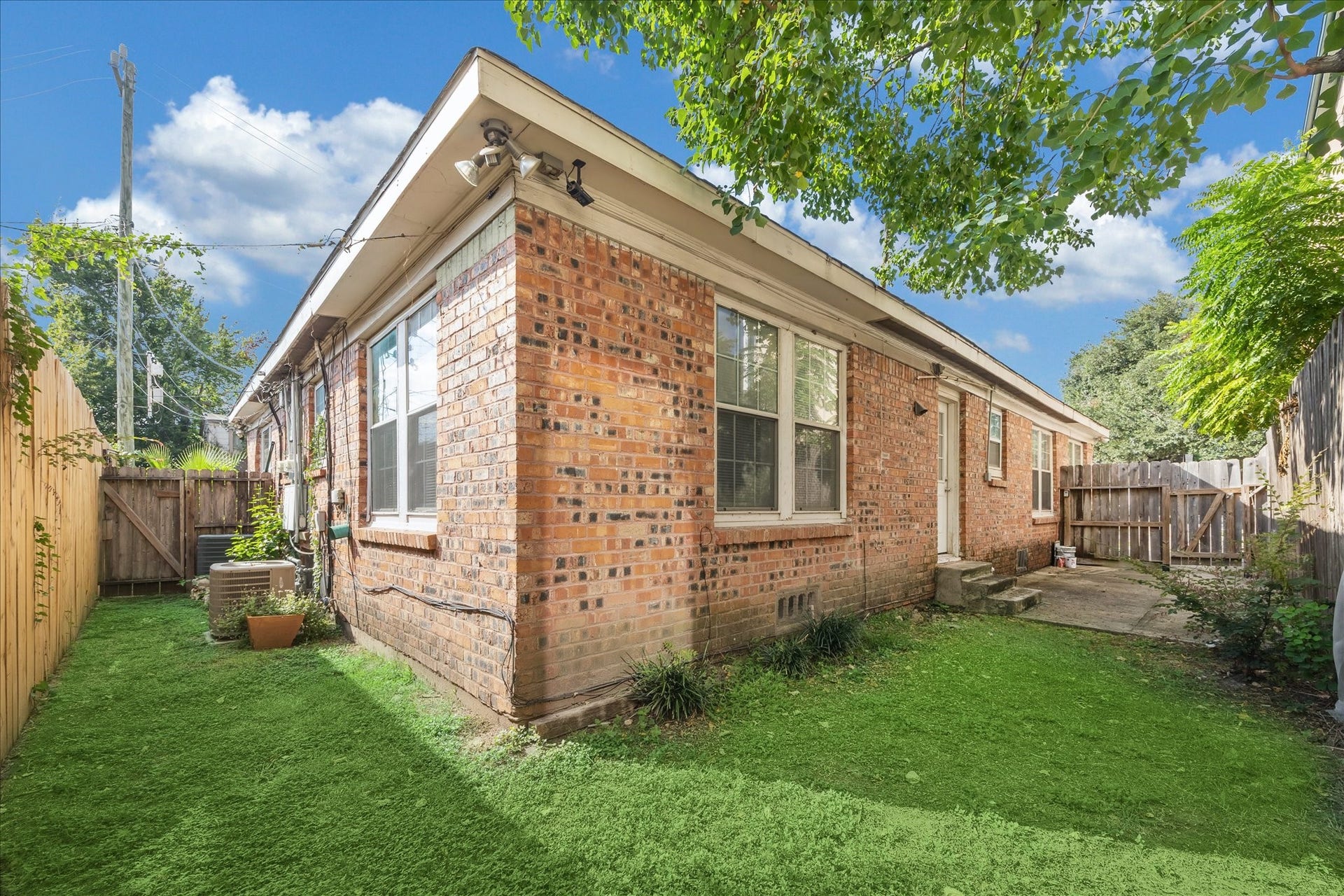 1921 Harold Street, Houston, TX 77098 Corner view of backyard - rare to have such a large yard in Montrose!