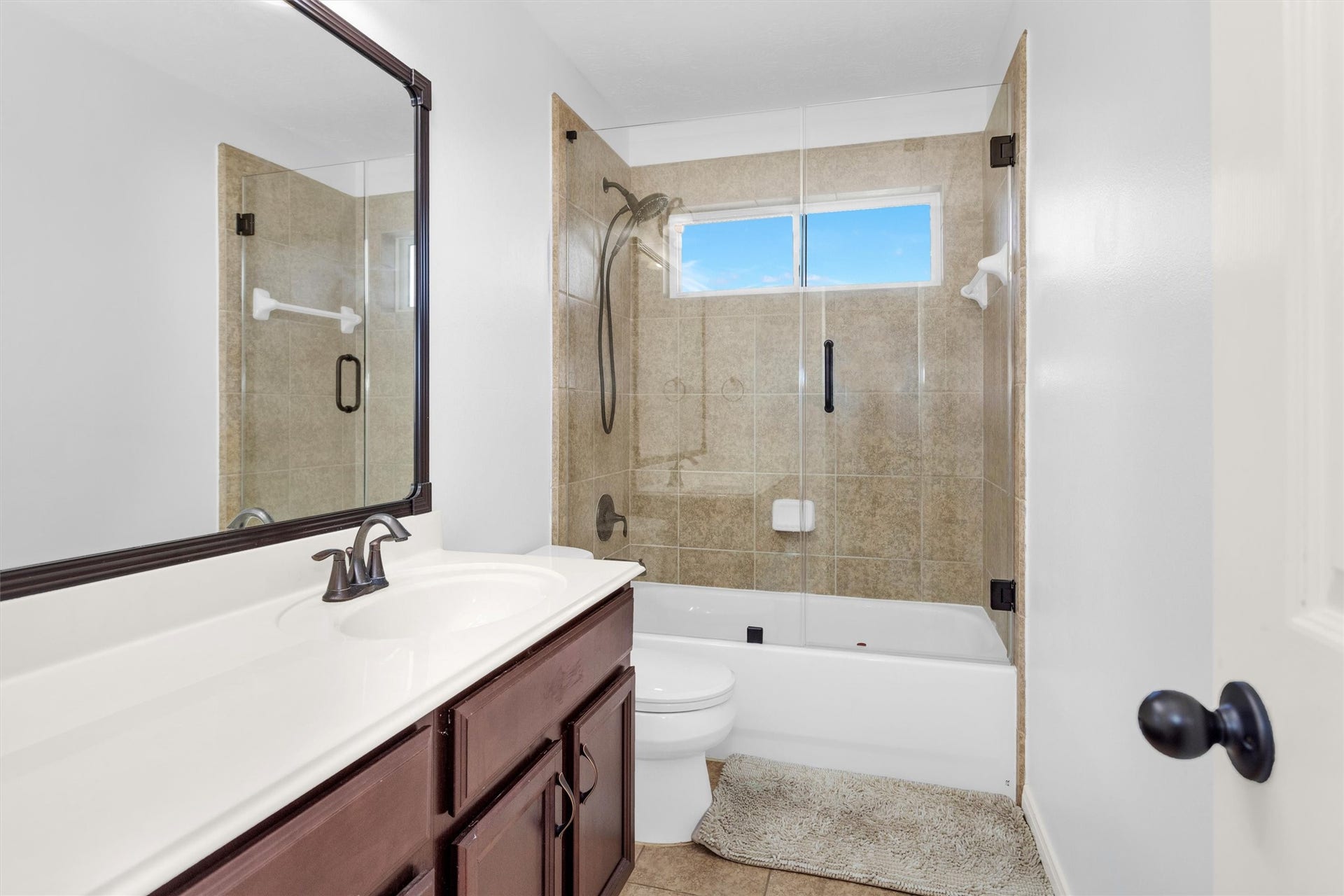 2944 Auburn Woods Drive, Pearland, TX 77581 Bathroom Upstairs