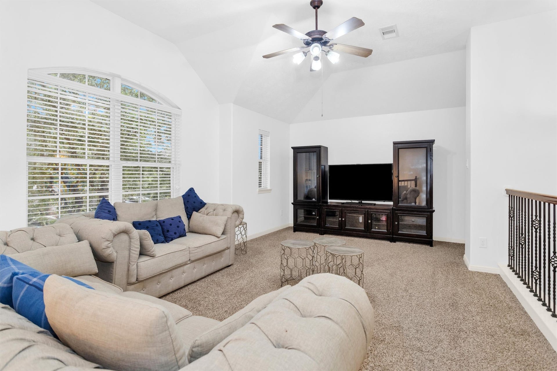2944 Auburn Woods Drive, Pearland, TX 77581 Second floor gameroom