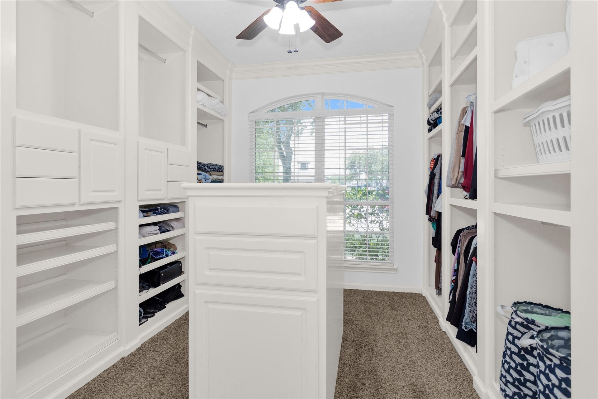 2944 Auburn Woods Drive, Pearland, TX 77581 Primary walk-in closet/hers