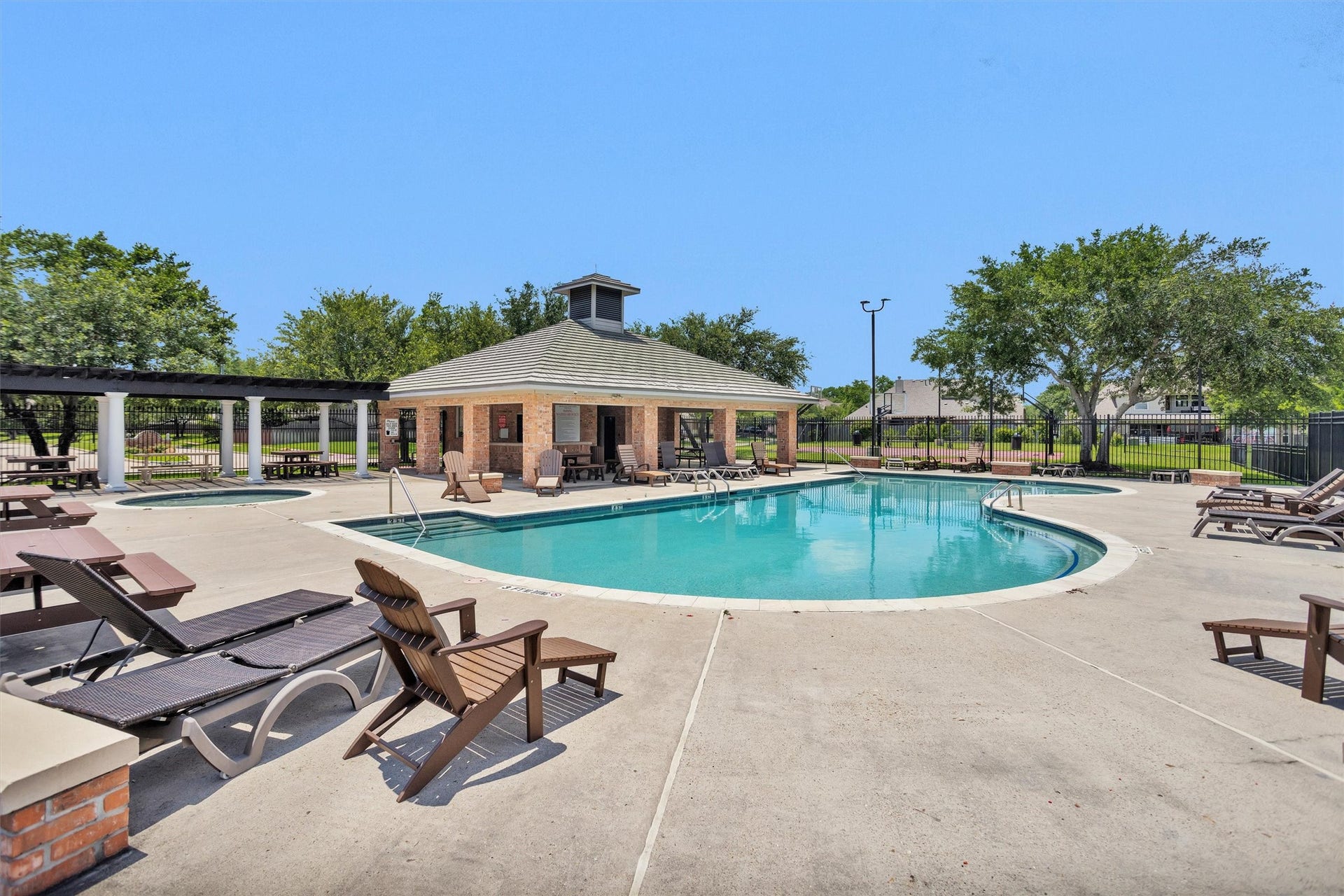 2944 Auburn Woods Drive, Pearland, TX 77581 Subdivision pool
