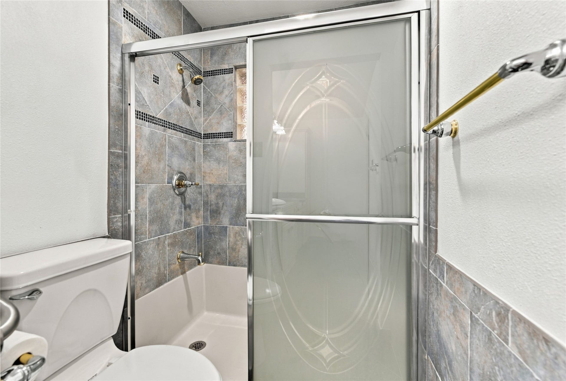 8501 Twelve Oaks Drive, Texas City, TX 77591 8501 Twelve Oaks Drive, Texas City, TX 77591