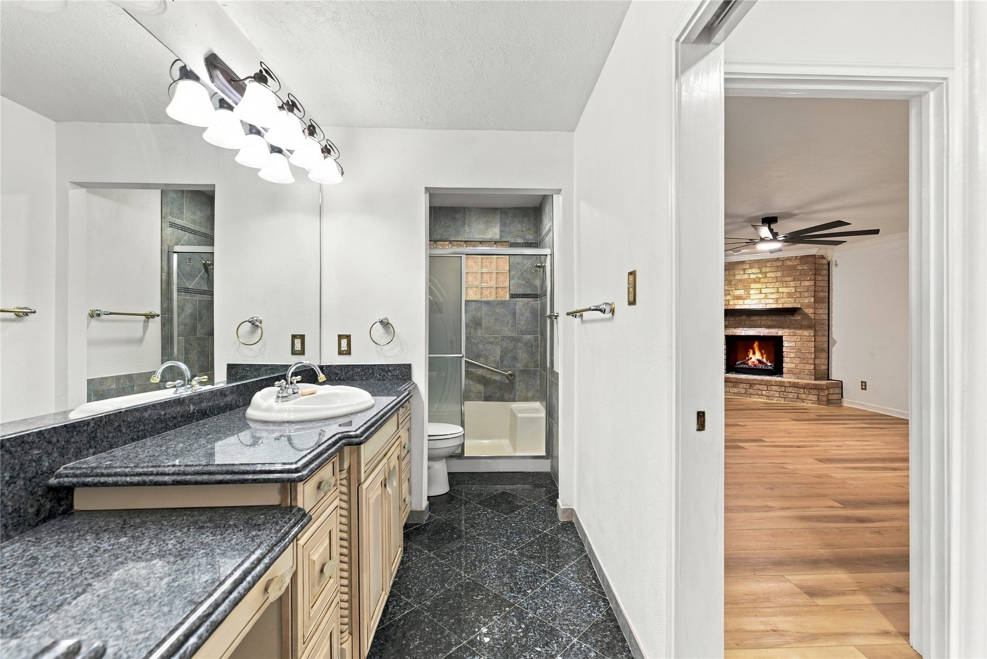 8501 Twelve Oaks Drive, Texas City, TX 77591 8501 Twelve Oaks Drive, Texas City, TX 77591