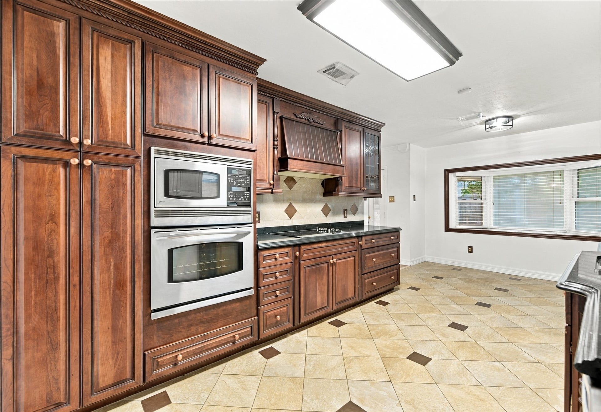 8501 Twelve Oaks Drive, Texas City, TX 77591 8501 Twelve Oaks Drive, Texas City, TX 77591
