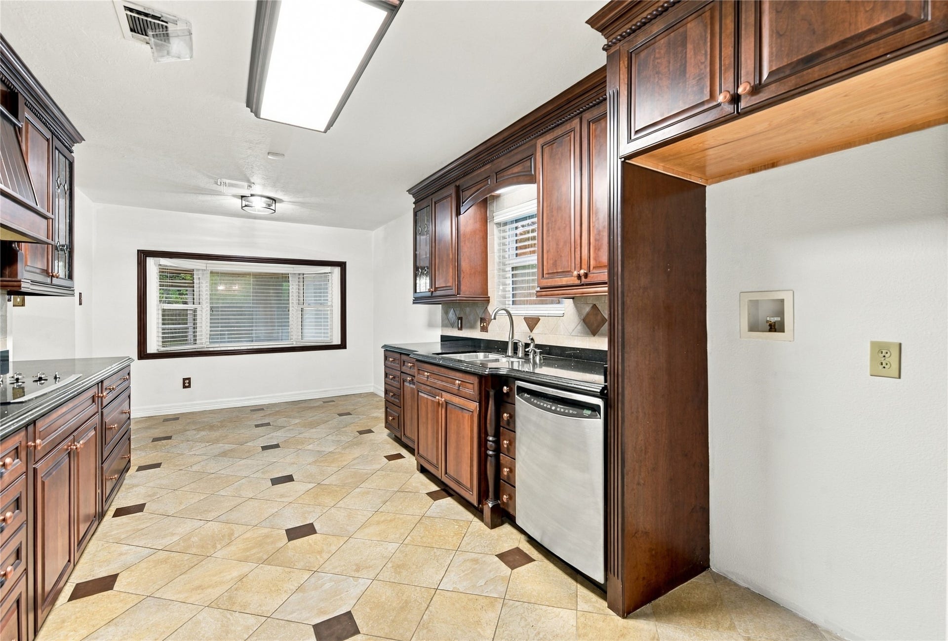 8501 Twelve Oaks Drive, Texas City, TX 77591 8501 Twelve Oaks Drive, Texas City, TX 77591