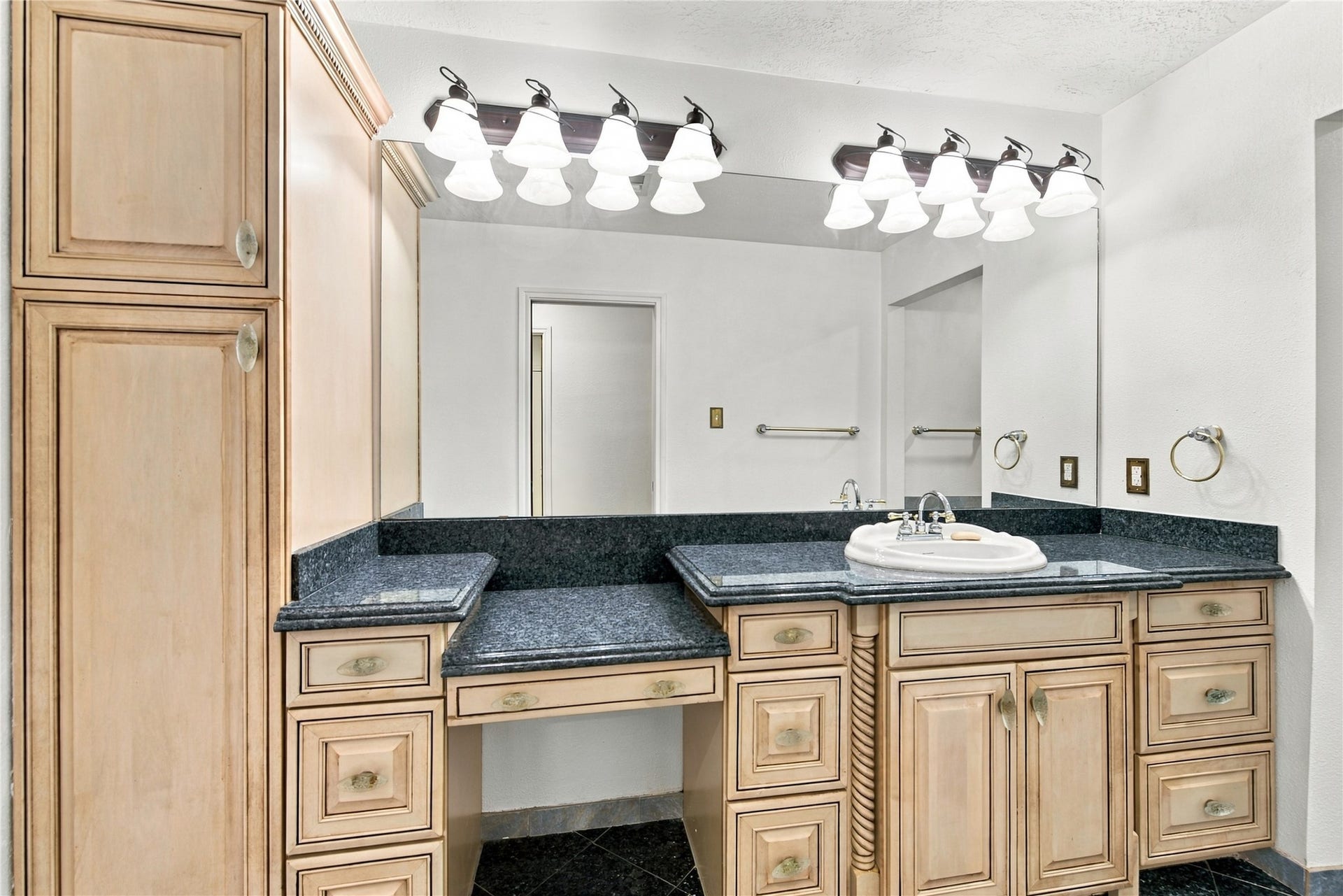 8501 Twelve Oaks Drive, Texas City, TX 77591 8501 Twelve Oaks Drive, Texas City, TX 77591