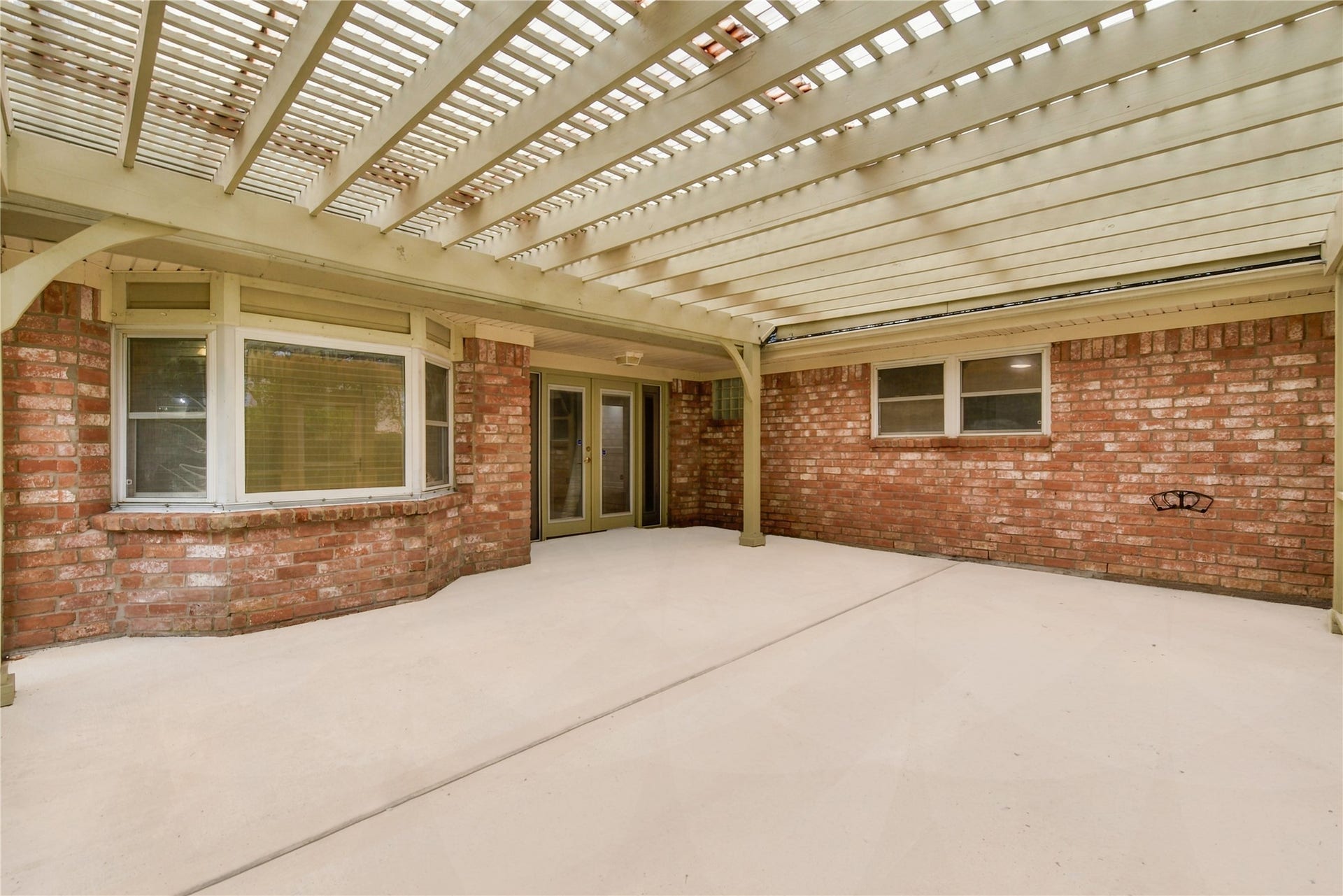 8501 Twelve Oaks Drive, Texas City, TX 77591 Outdoor Patio