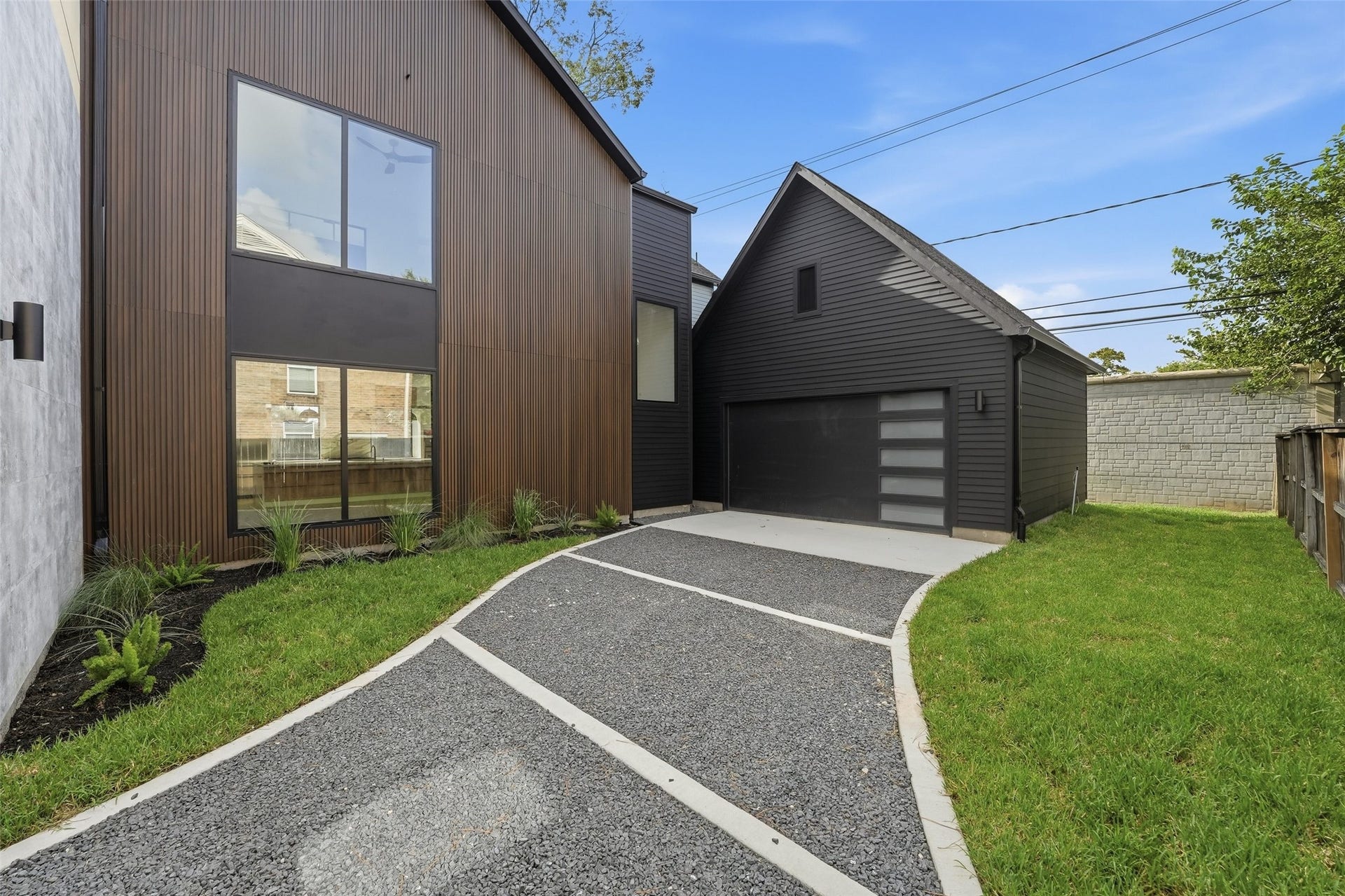 519 W 30th Street, Houston, TX 77018 A decorative driveway with contrasting concrete bands adds visual interest and creates a polished approach to the detached garage.