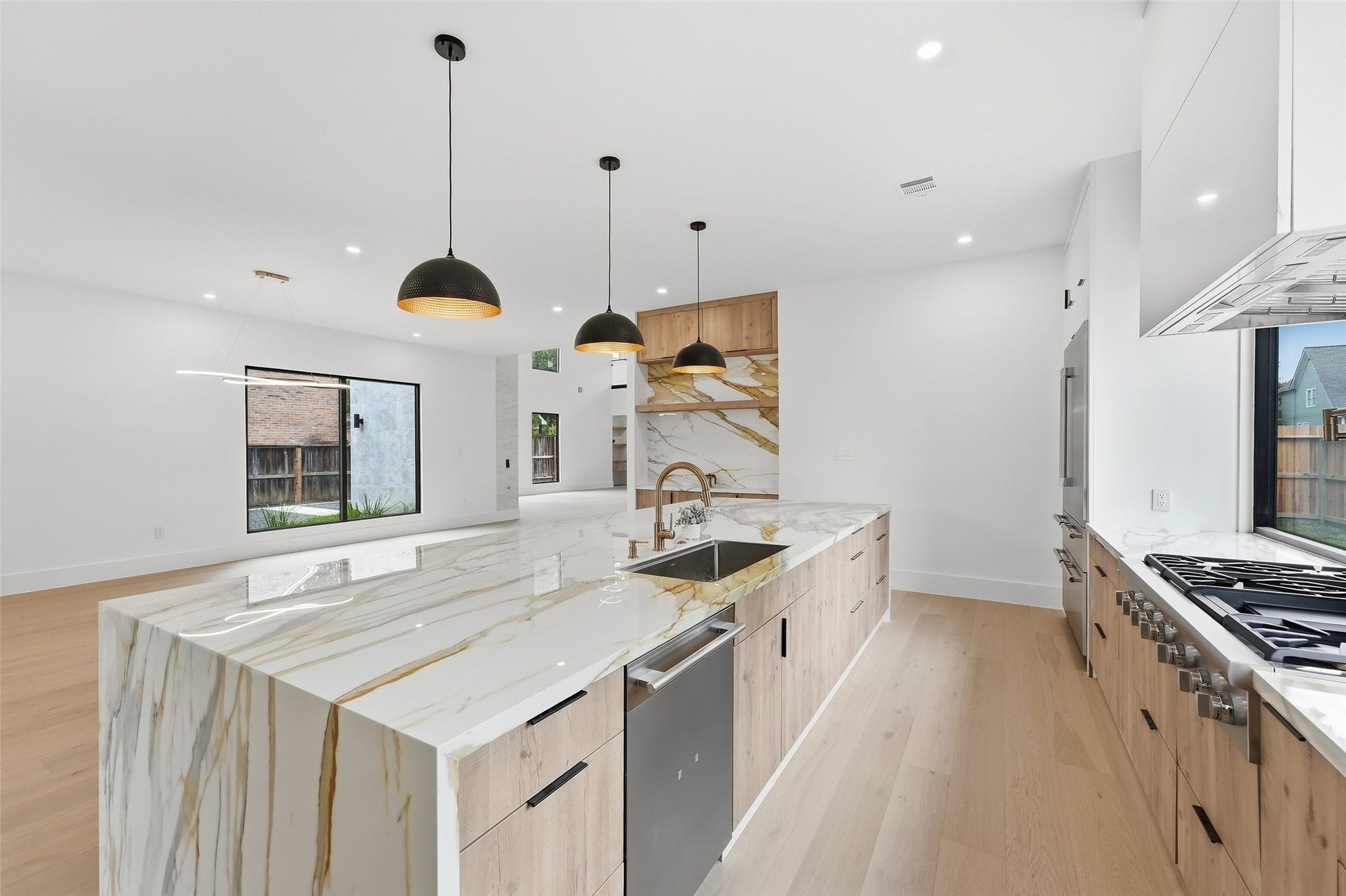 519 W 30th Street, Houston, TX 77018 519 W 30th Street, Houston, TX 77018