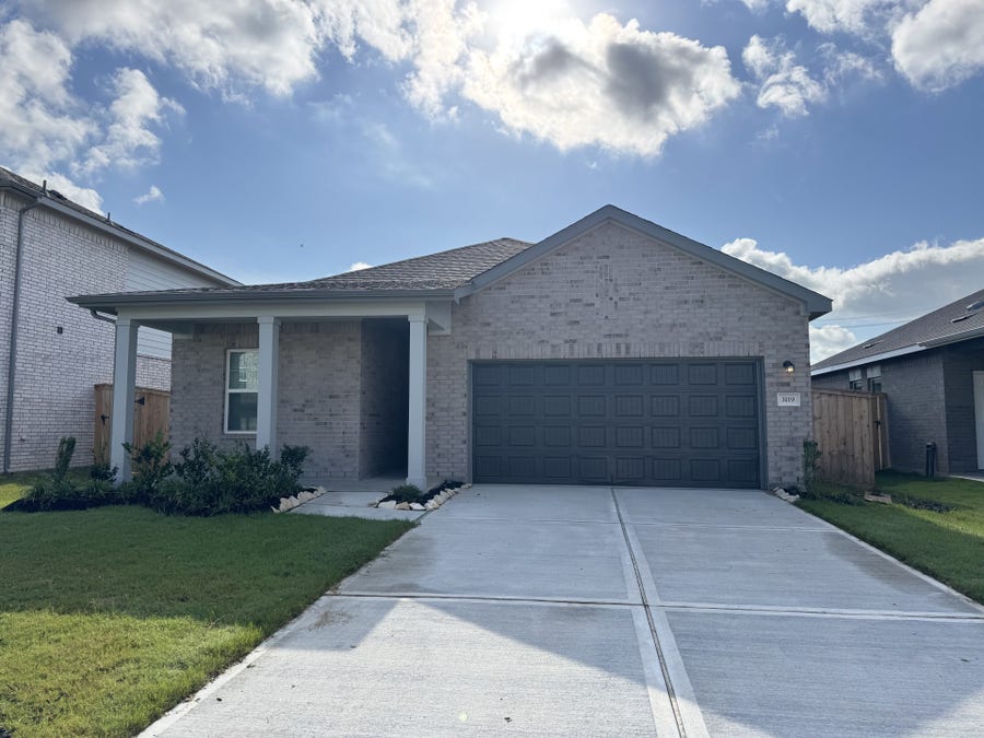 Property photo for 3119 Diamond View Lane, Angleton, TX