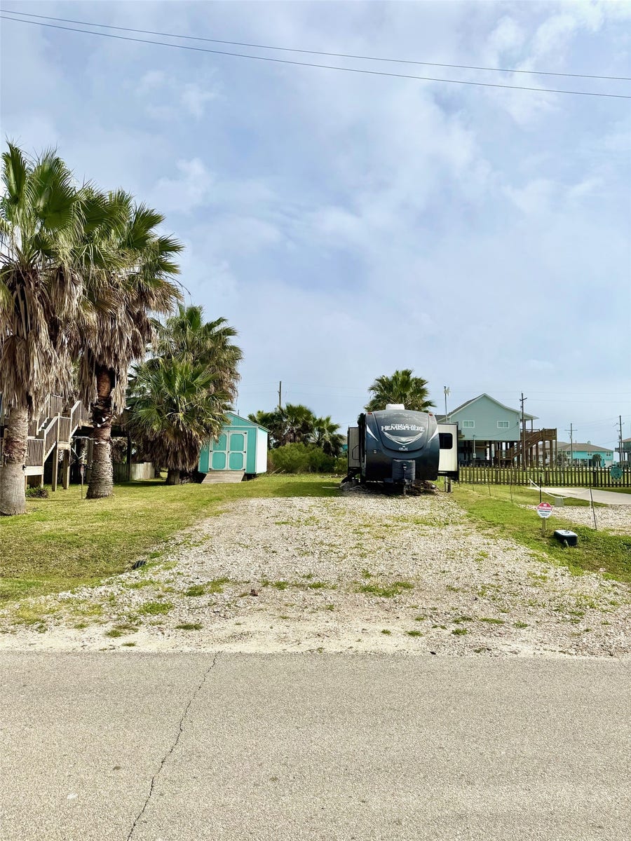 Property photo for 108 N Mae Circle, Crystal Beach, TX