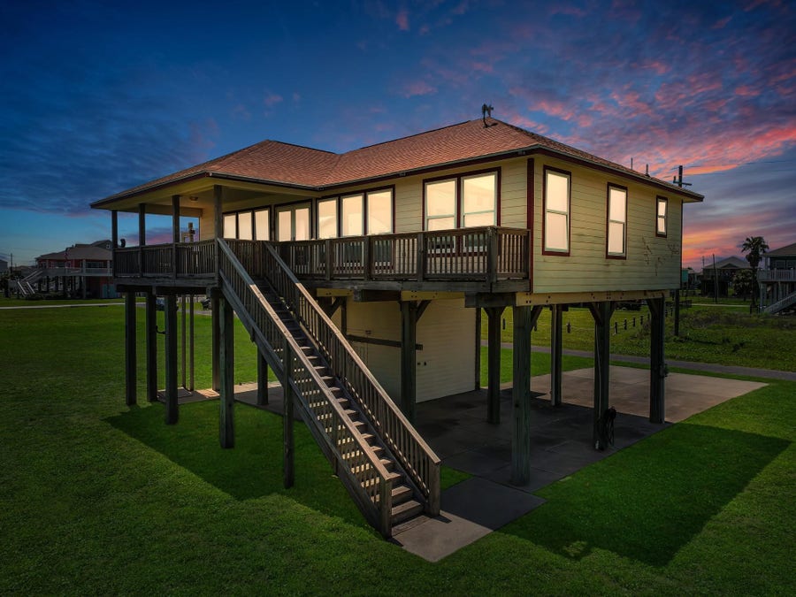 Property photo for 2006 Idyleview View, Crystal Beach, TX