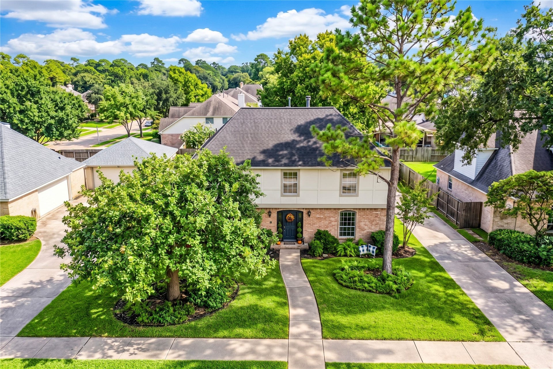 11423 Inwood Drive, Houston, TX 77077 Nestled along a tree-lined street in desirable Village West, this charming home welcomes you with mature shade trees, lush landscaping and inviting curb appeal. Enjoy the beauty of an established neighborhood in the heart of the Energy Corridor, where peaceful residential living meets everyday convenience.