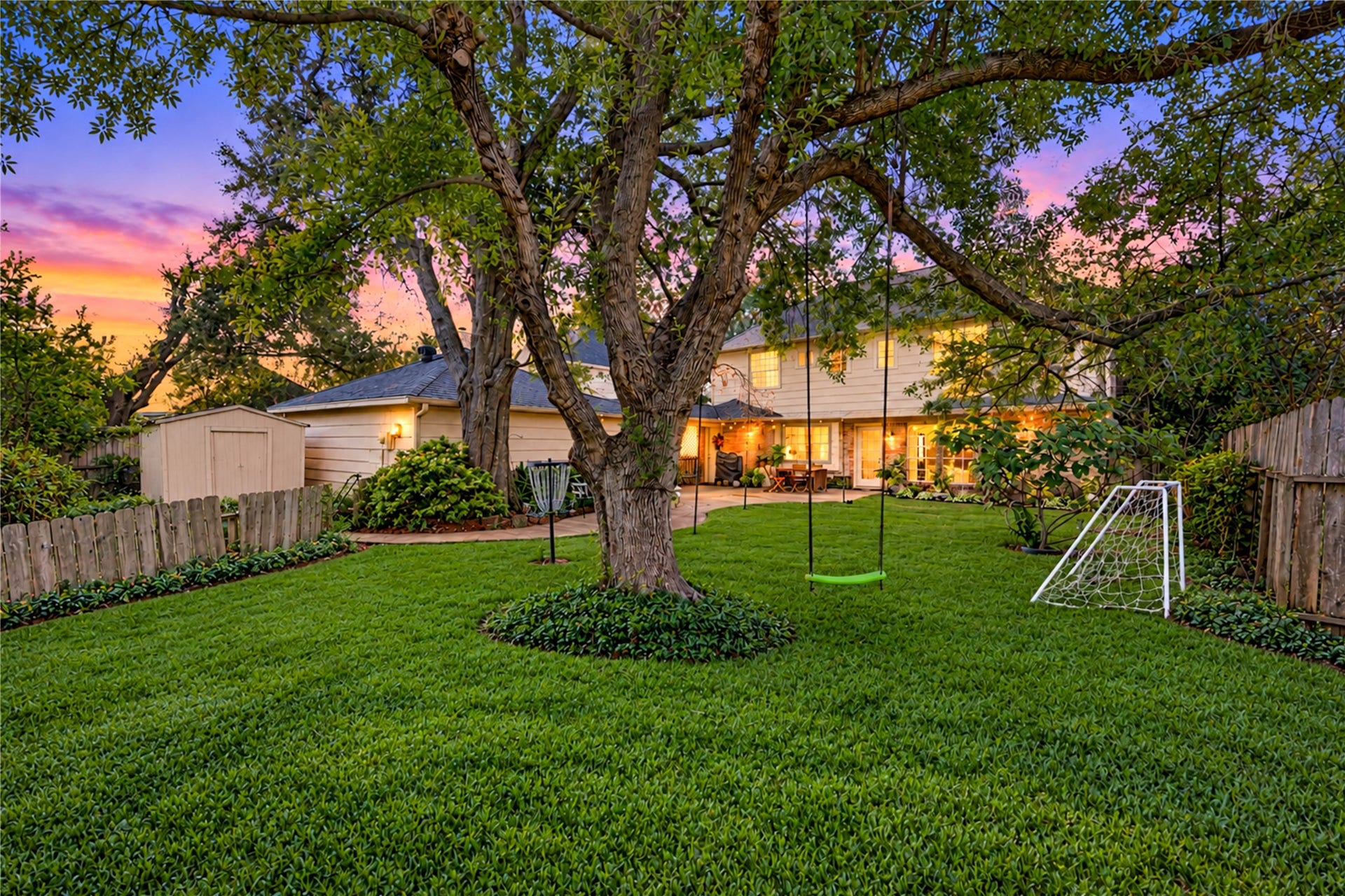 11423 Inwood Drive, Houston, TX 77077 Escape the everyday in this peaceful backyard retreat! A magnificent mature shade tree takes center stage, creating a beautiful canopy over the lush green lawn. Surrounded by established landscaping and a privacy fence, this spacious outdoor setting invites lazy afternoons in the shade, weekend gatherings and quiet moments enjoying nature. A wonderful extension of the home's inviting indoor living spaces!