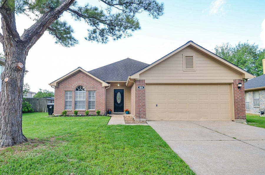 Property photo for 1614 Village Court Drive, Rosenberg, TX